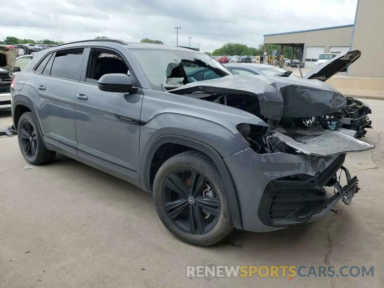4 Photograph of a damaged car 1V2SC2CA3PC213600 VOLKSWAGEN ATLAS 2023