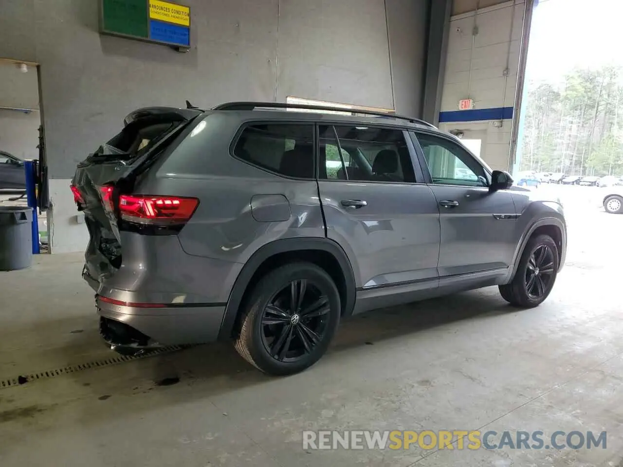 3 Photograph of a damaged car 1V2SR2CAXPC512824 VOLKSWAGEN ATLAS 2023
