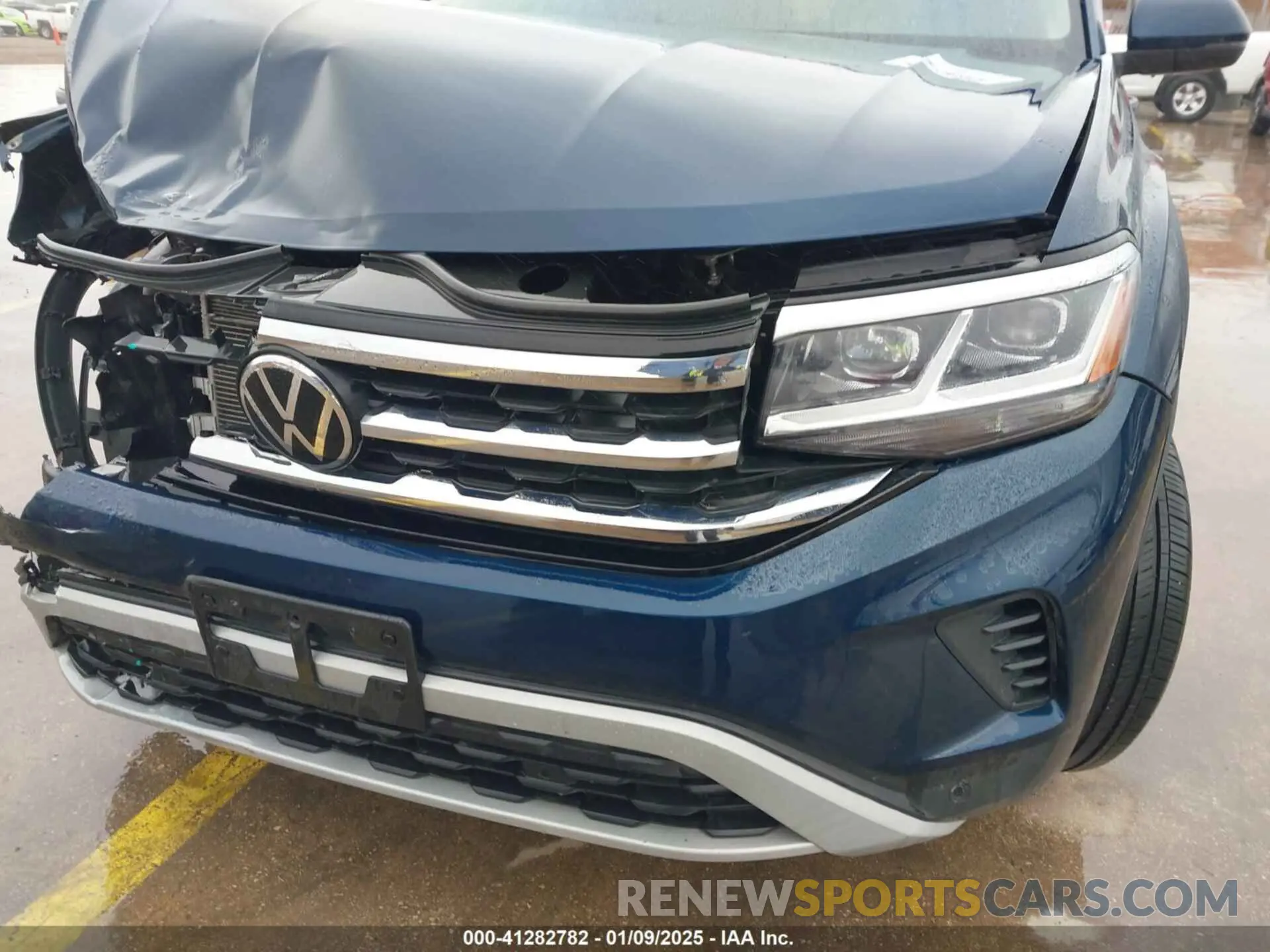 18 Photograph of a damaged car 1V2WR2CA3PC507742 VOLKSWAGEN ATLAS 2023