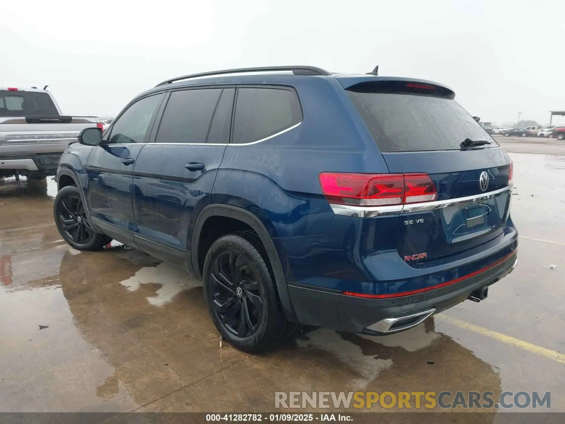 3 Photograph of a damaged car 1V2WR2CA3PC507742 VOLKSWAGEN ATLAS 2023
