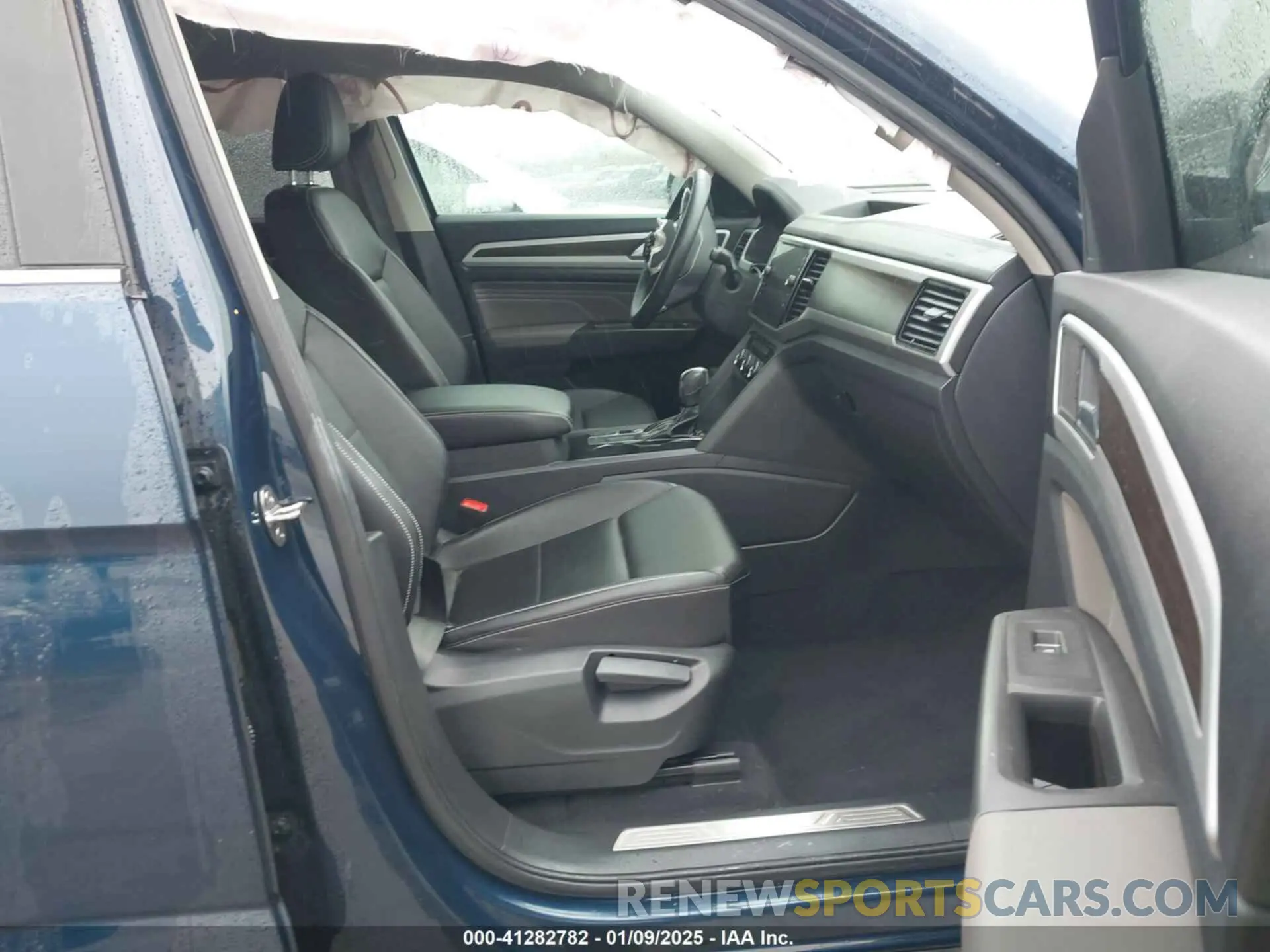 5 Photograph of a damaged car 1V2WR2CA3PC507742 VOLKSWAGEN ATLAS 2023