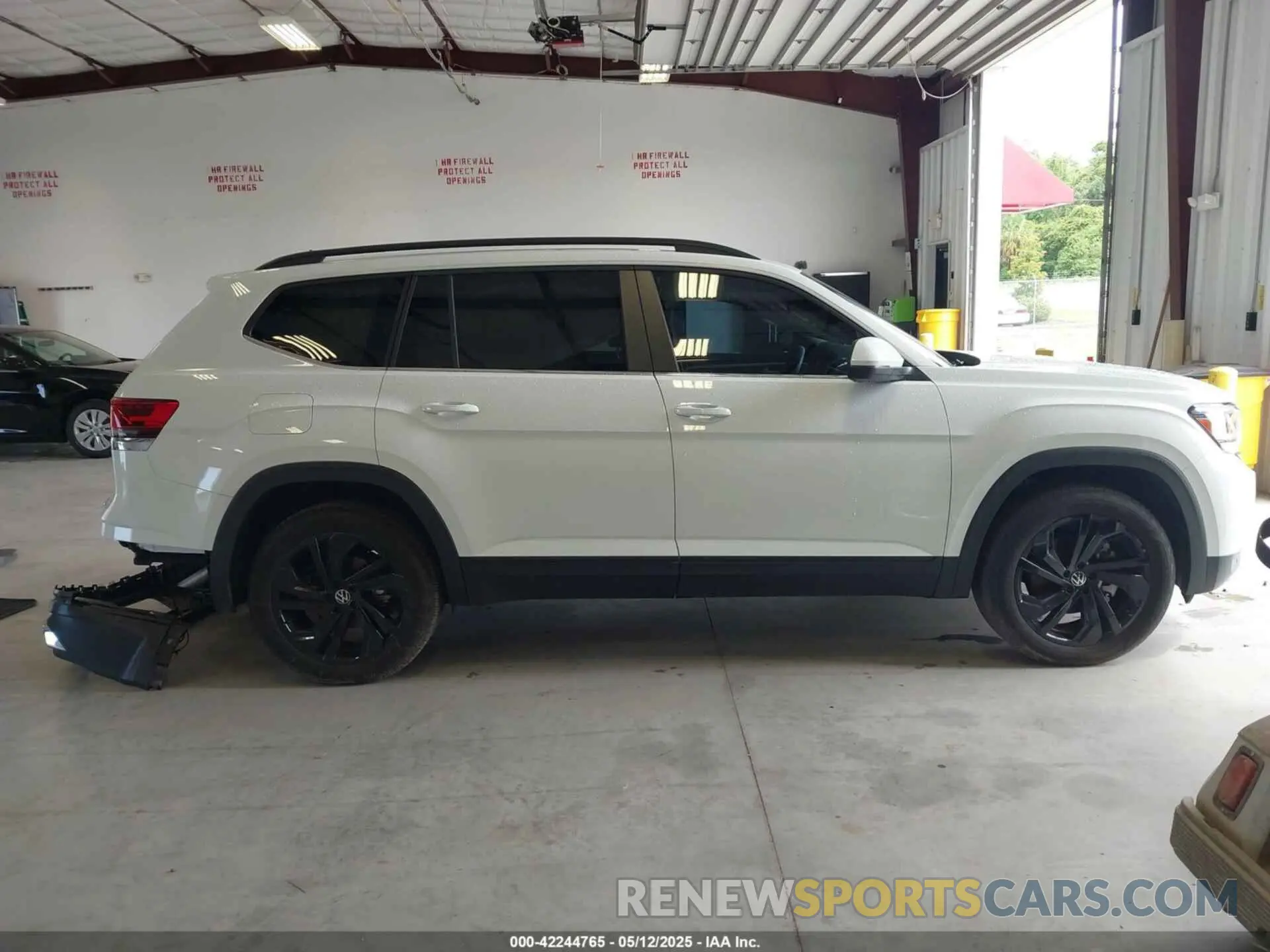 14 Фотография поврежденного автомобиля 1V2WR2CA4PC555542 VOLKSWAGEN ATLAS 2023
