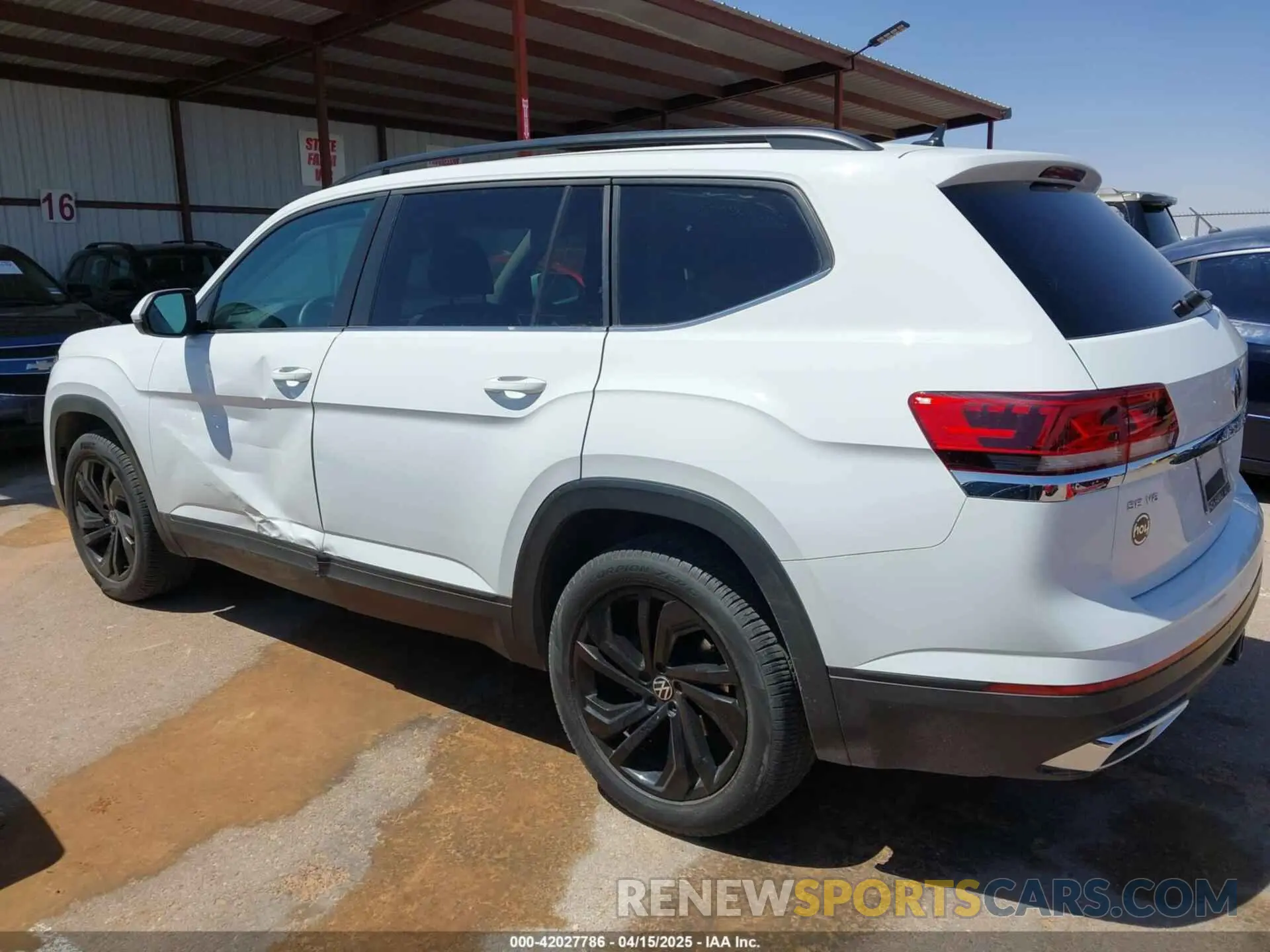 14 Photograph of a damaged car 1V2WR2CA5PC525708 VOLKSWAGEN ATLAS 2023