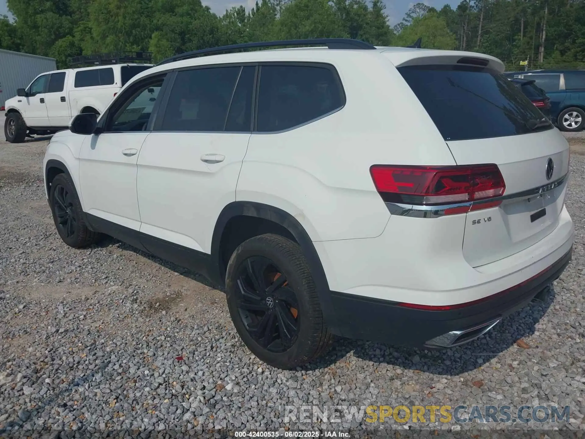 3 Photograph of a damaged car 1V2WR2CA6PC547040 VOLKSWAGEN ATLAS 2023