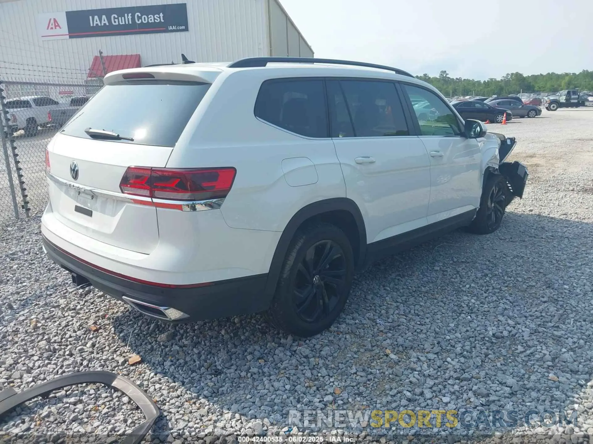 4 Photograph of a damaged car 1V2WR2CA6PC547040 VOLKSWAGEN ATLAS 2023
