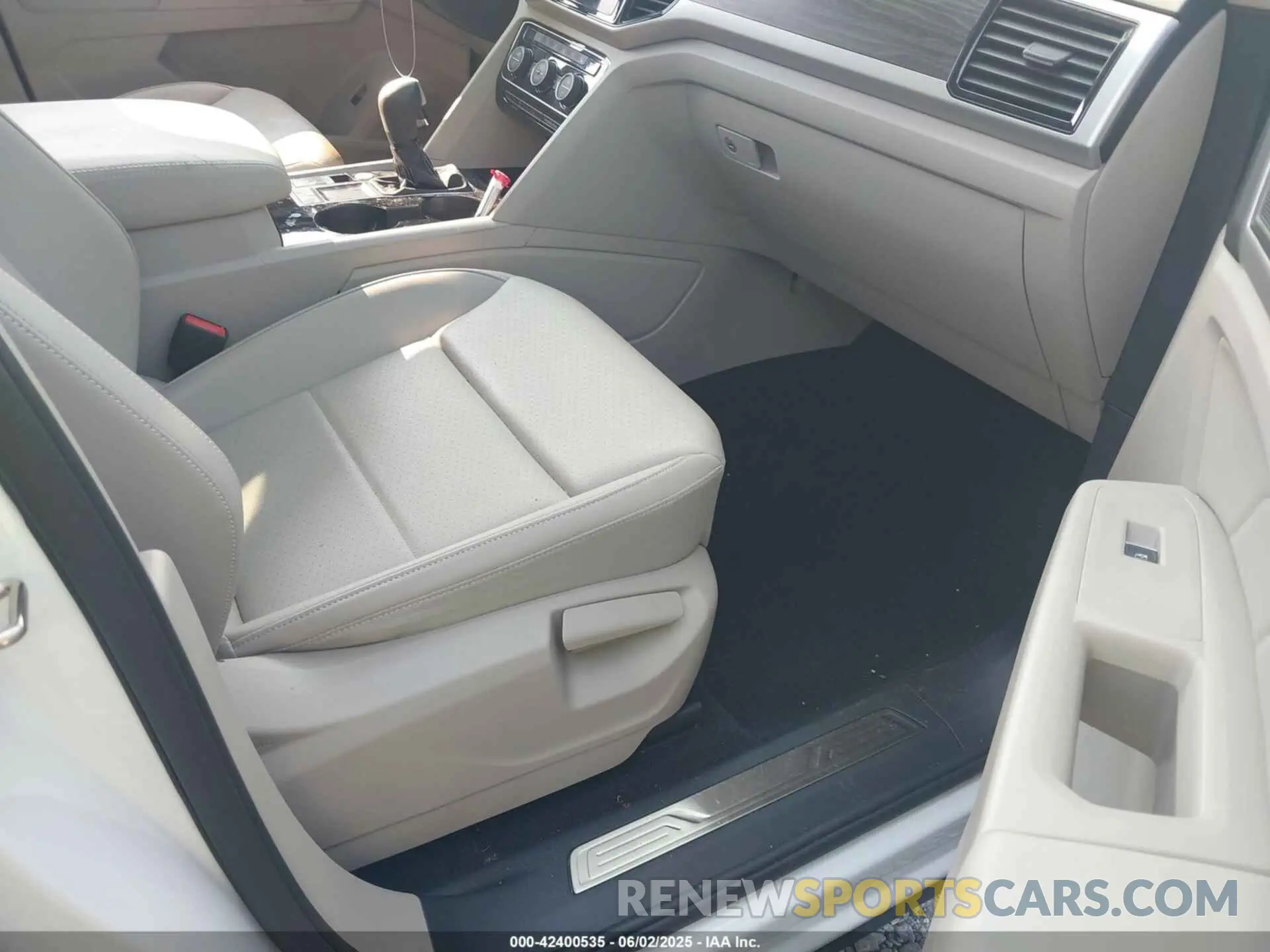 5 Photograph of a damaged car 1V2WR2CA6PC547040 VOLKSWAGEN ATLAS 2023