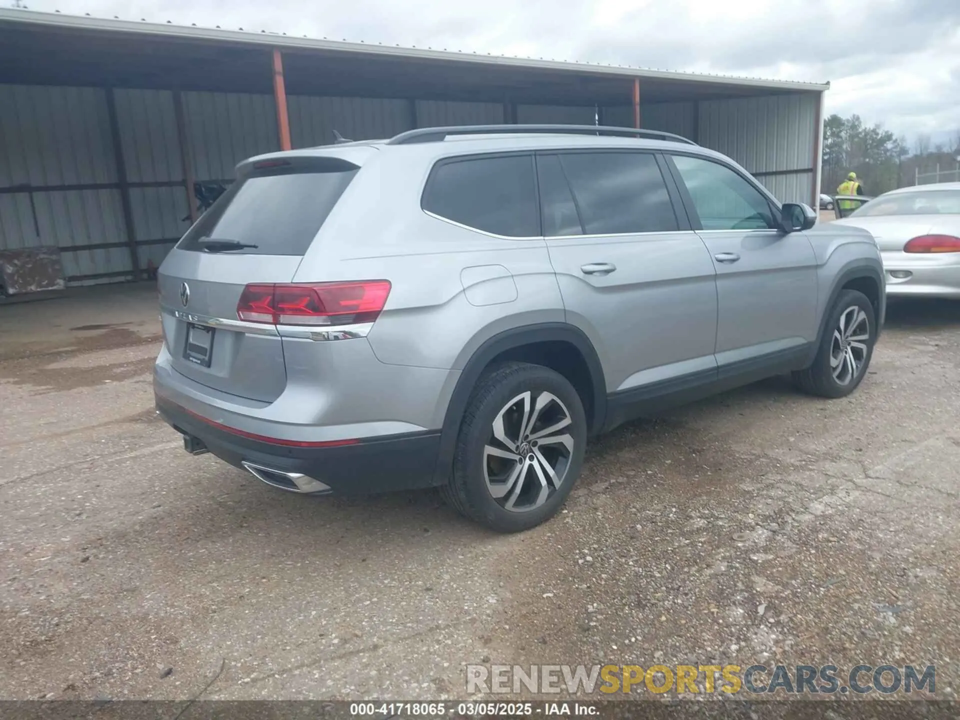 4 Photograph of a damaged car 1V2WR2CAXPC505406 VOLKSWAGEN ATLAS 2023