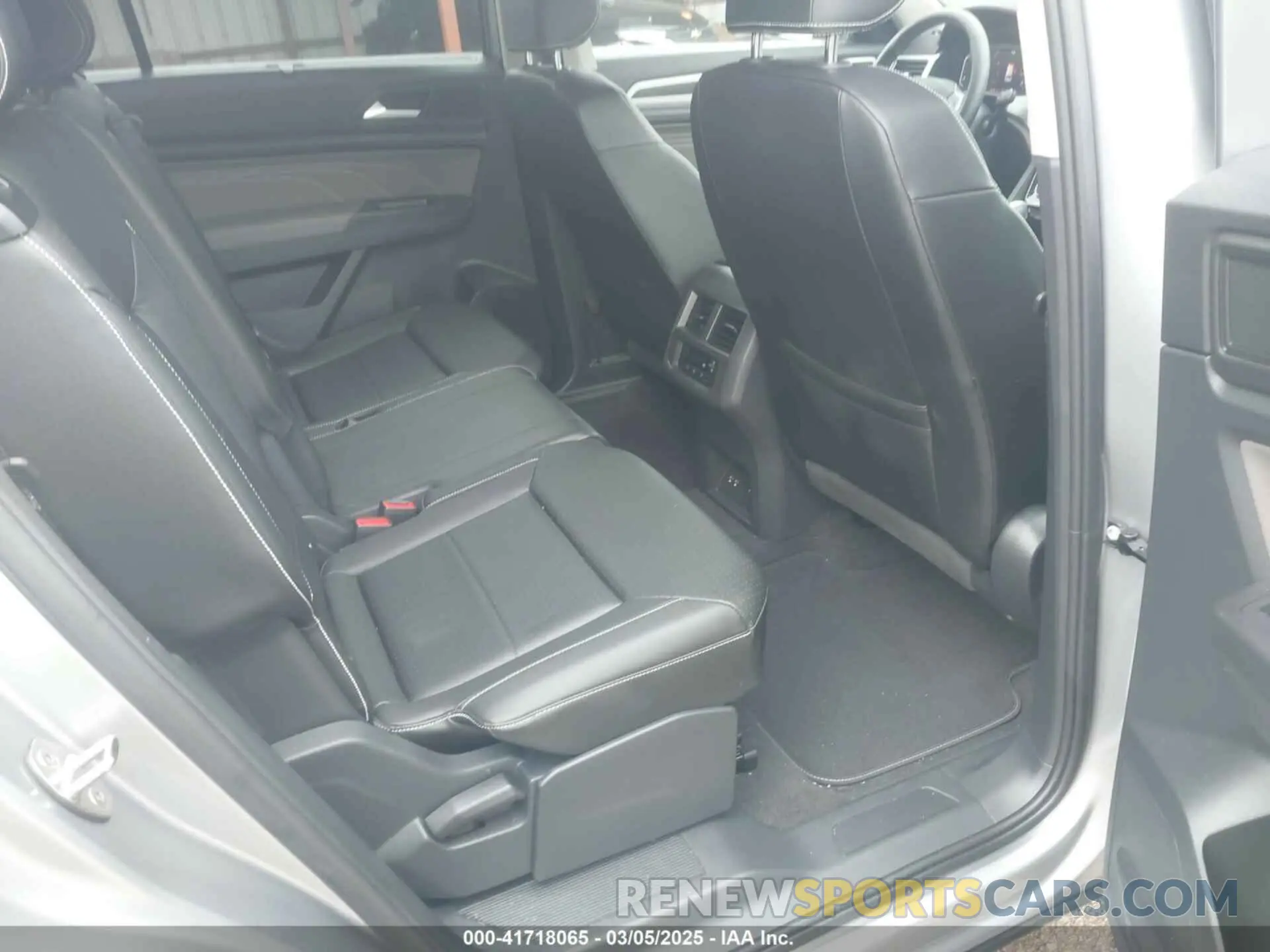 8 Photograph of a damaged car 1V2WR2CAXPC505406 VOLKSWAGEN ATLAS 2023
