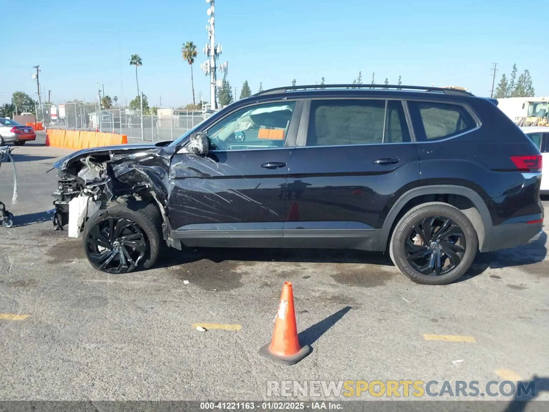 14 Photograph of a damaged car 1V2WR2CAXPC549325 VOLKSWAGEN ATLAS 2023
