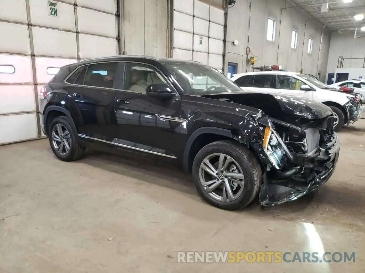 4 Фотография поврежденного автомобиля 1V2AE2CA2RC242417 VOLKSWAGEN ATLAS 2024