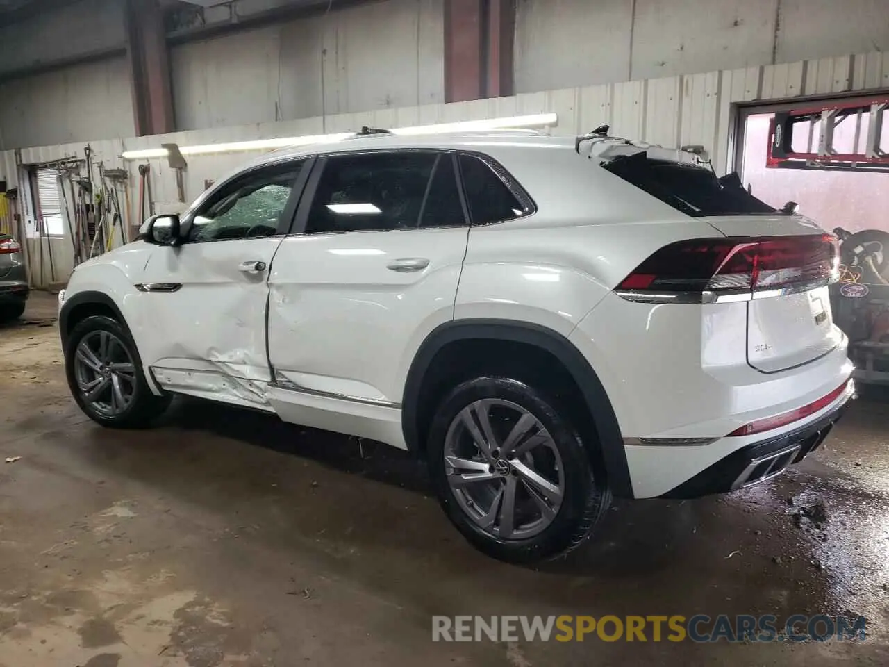 2 Photograph of a damaged car 1V2AE2CAXRC233383 VOLKSWAGEN ATLAS 2024