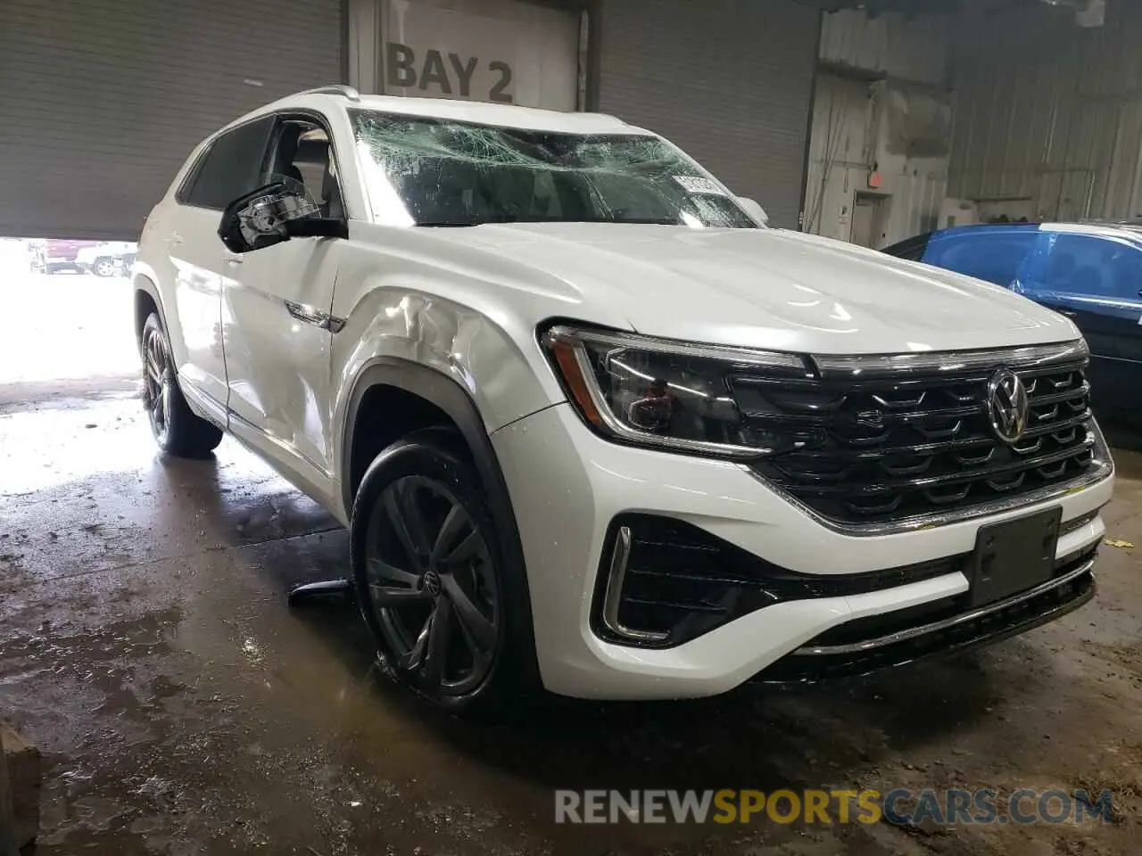 4 Photograph of a damaged car 1V2AE2CAXRC233383 VOLKSWAGEN ATLAS 2024