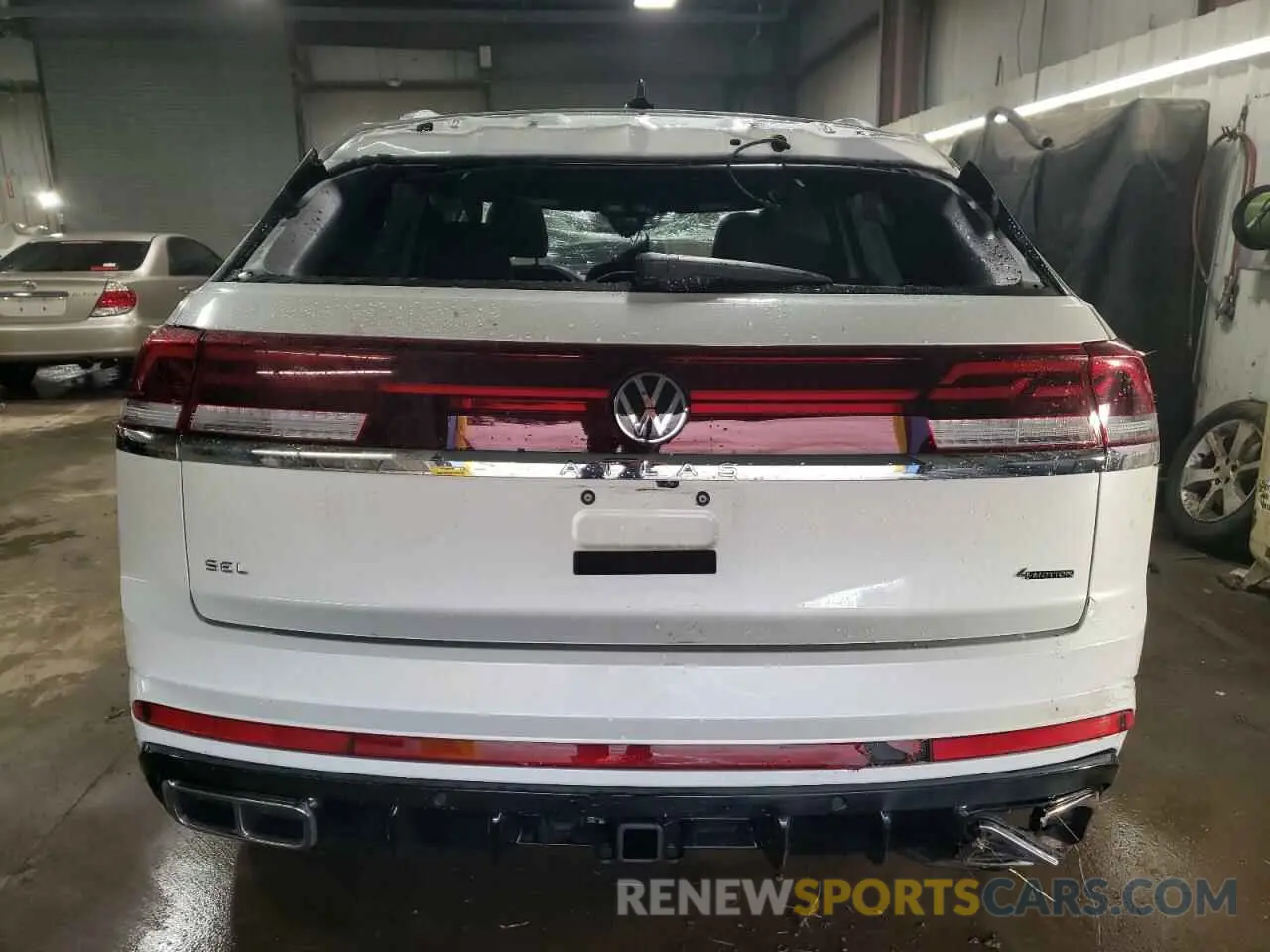 6 Photograph of a damaged car 1V2AE2CAXRC233383 VOLKSWAGEN ATLAS 2024