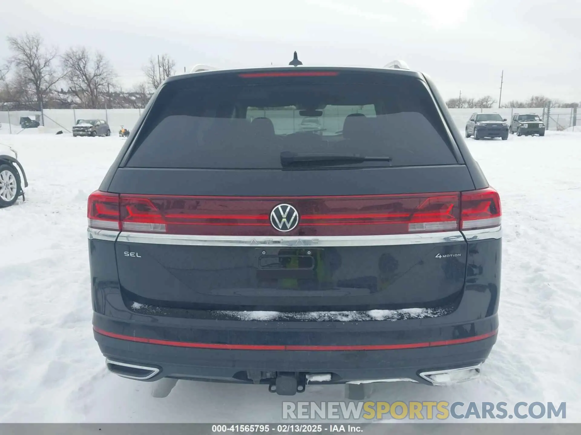 17 Photograph of a damaged car 1V2BR2CA3RC513283 VOLKSWAGEN ATLAS 2024