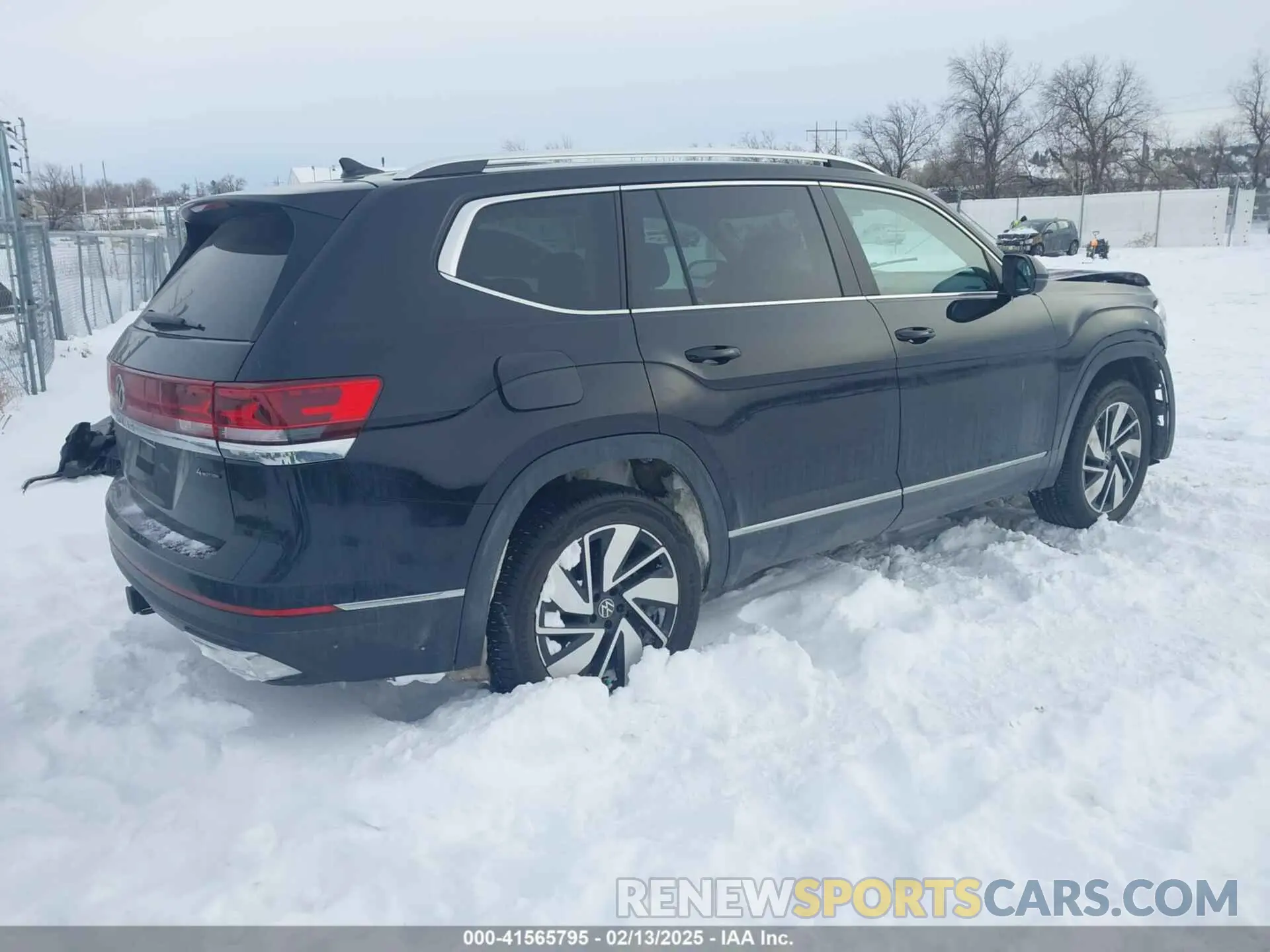 4 Photograph of a damaged car 1V2BR2CA3RC513283 VOLKSWAGEN ATLAS 2024