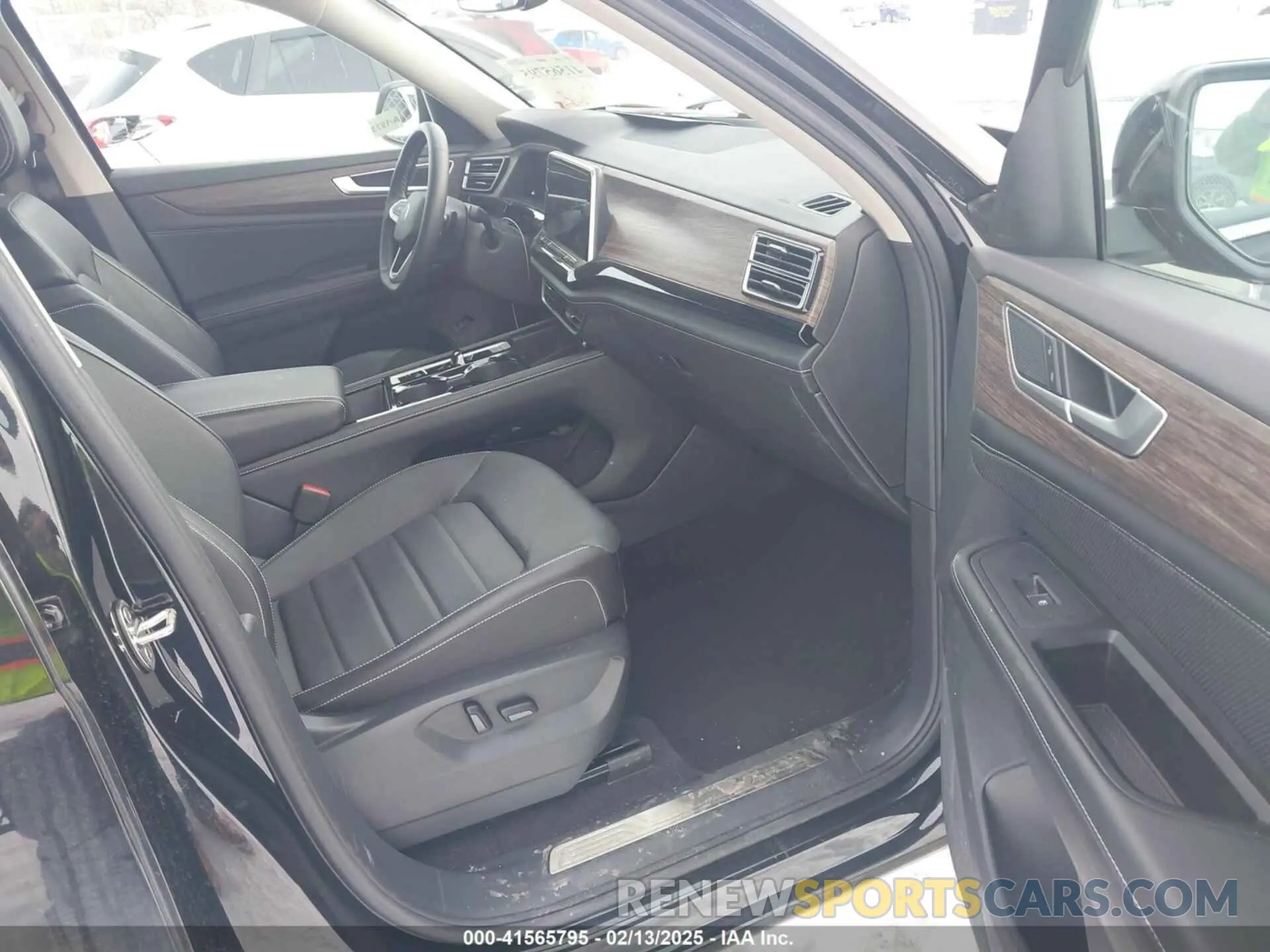 5 Photograph of a damaged car 1V2BR2CA3RC513283 VOLKSWAGEN ATLAS 2024