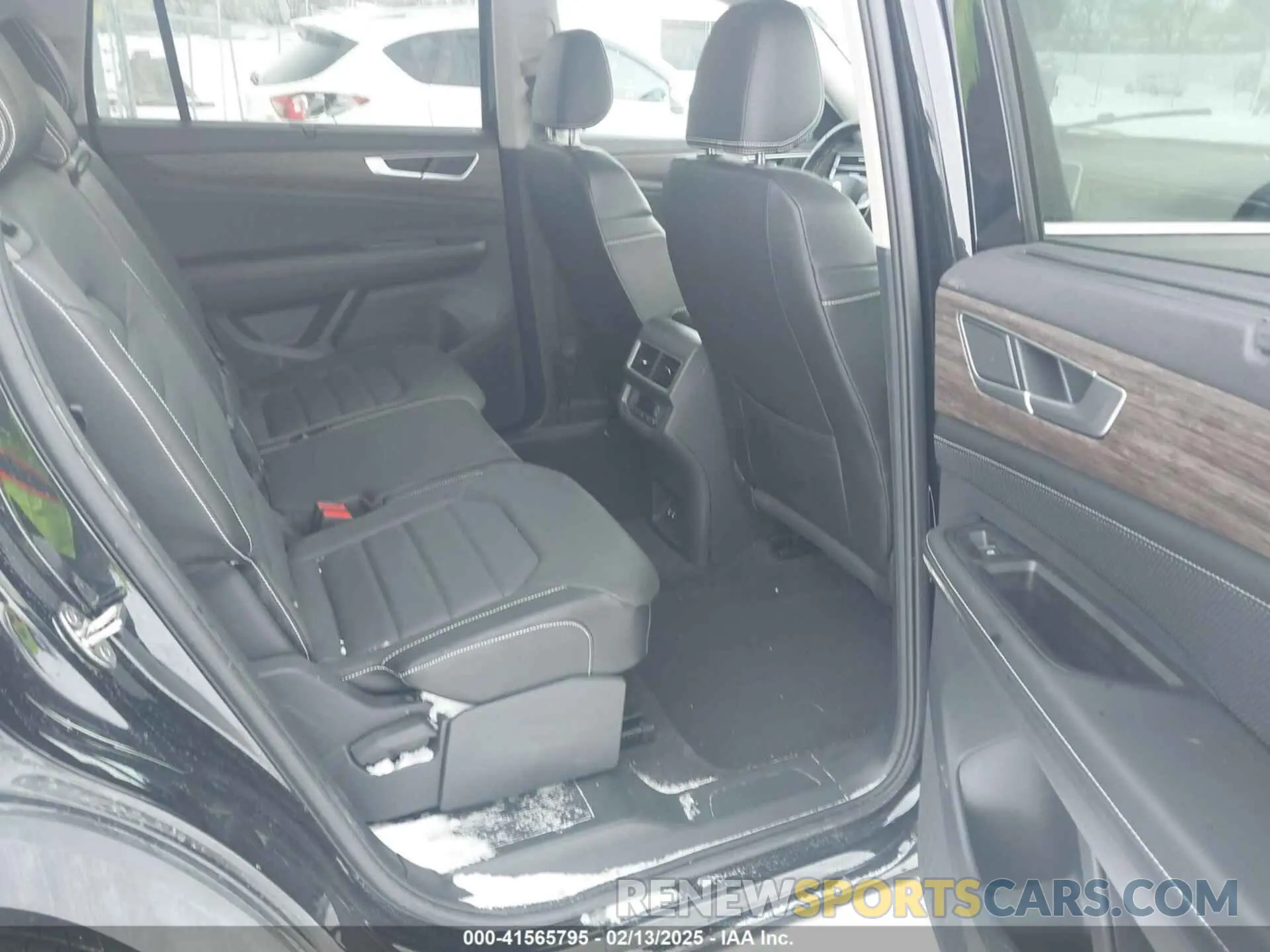 8 Photograph of a damaged car 1V2BR2CA3RC513283 VOLKSWAGEN ATLAS 2024