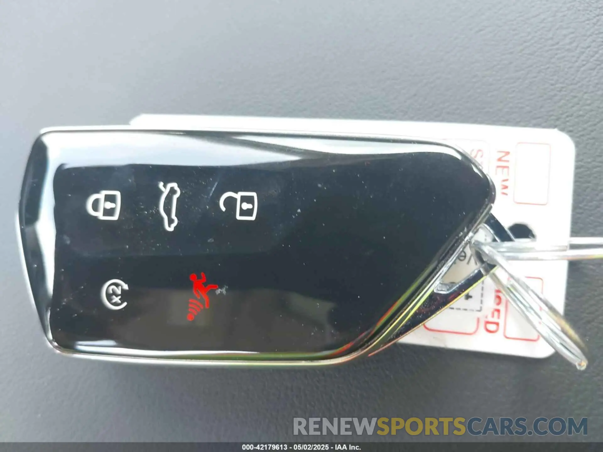 11 Photograph of a damaged car 1V2BR2CA5RC552649 VOLKSWAGEN ATLAS 2024