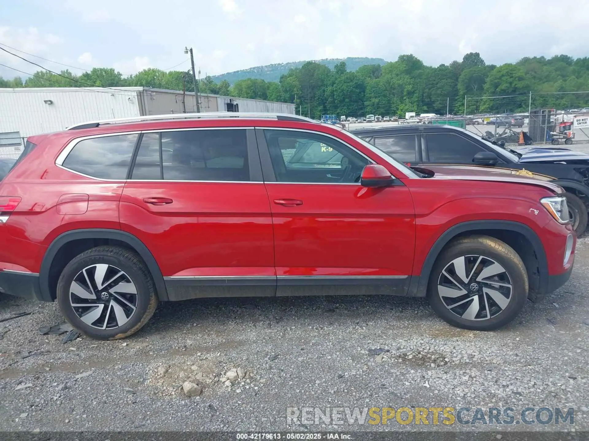 13 Photograph of a damaged car 1V2BR2CA5RC552649 VOLKSWAGEN ATLAS 2024