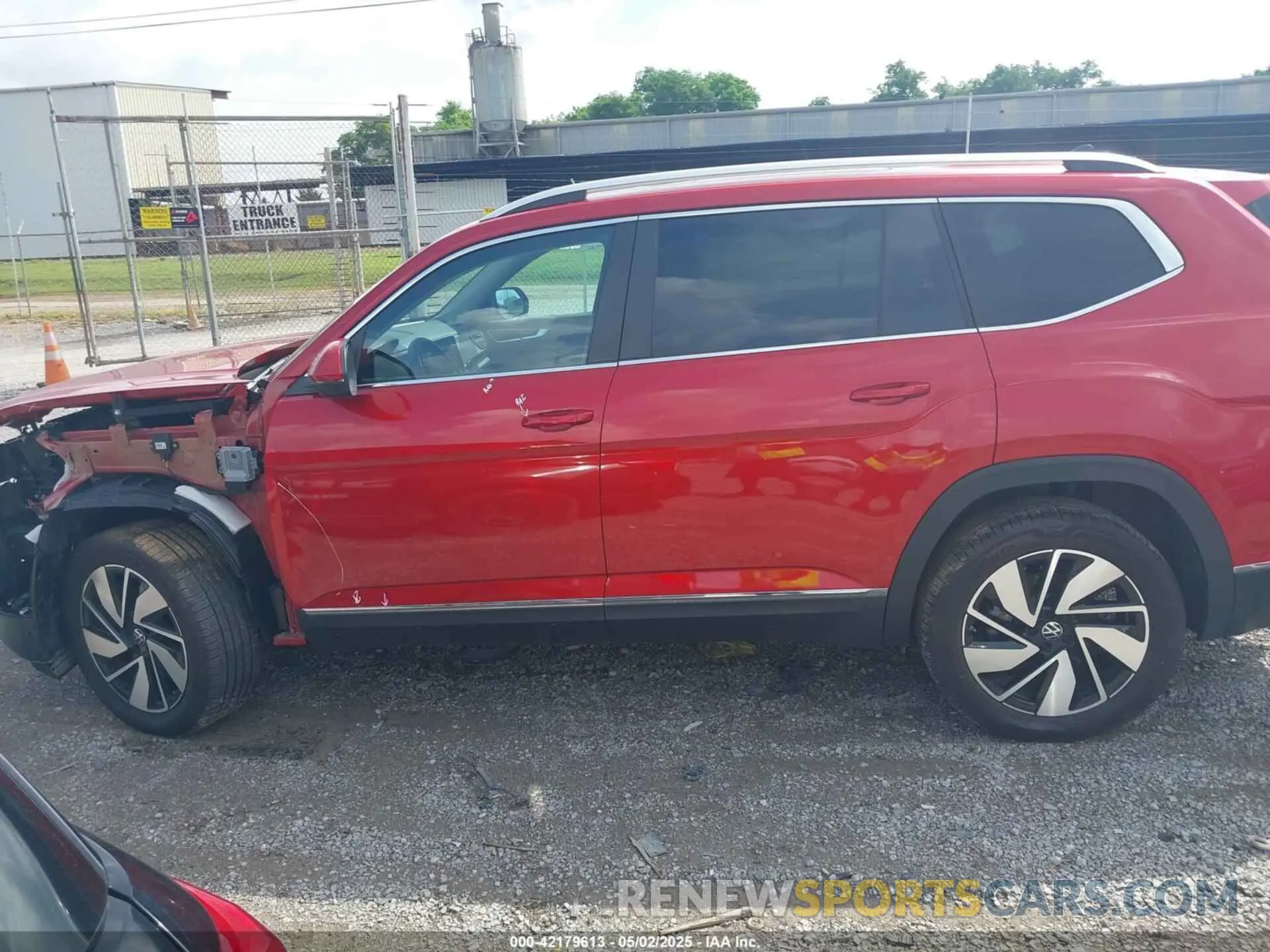 14 Photograph of a damaged car 1V2BR2CA5RC552649 VOLKSWAGEN ATLAS 2024