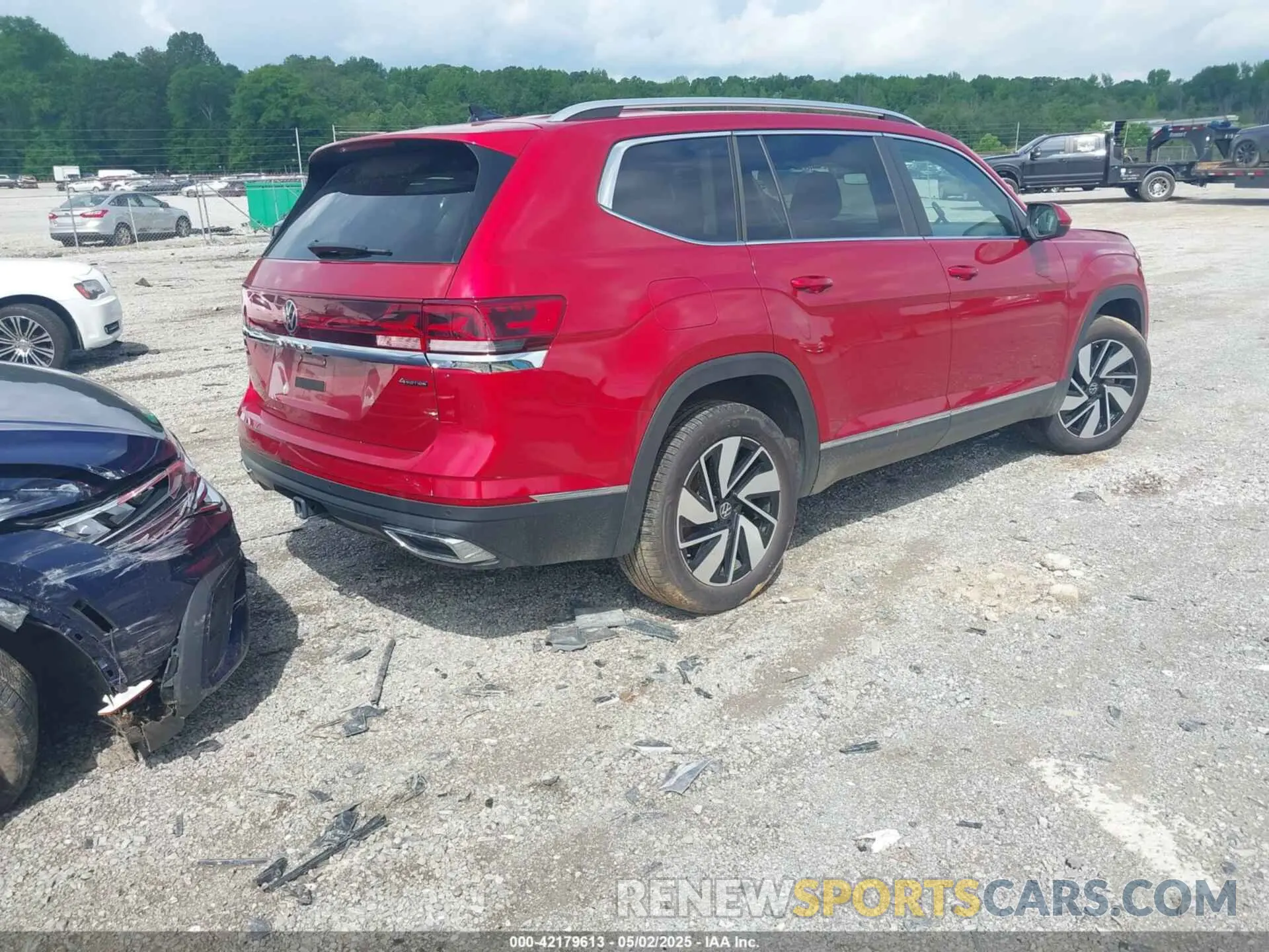 4 Photograph of a damaged car 1V2BR2CA5RC552649 VOLKSWAGEN ATLAS 2024
