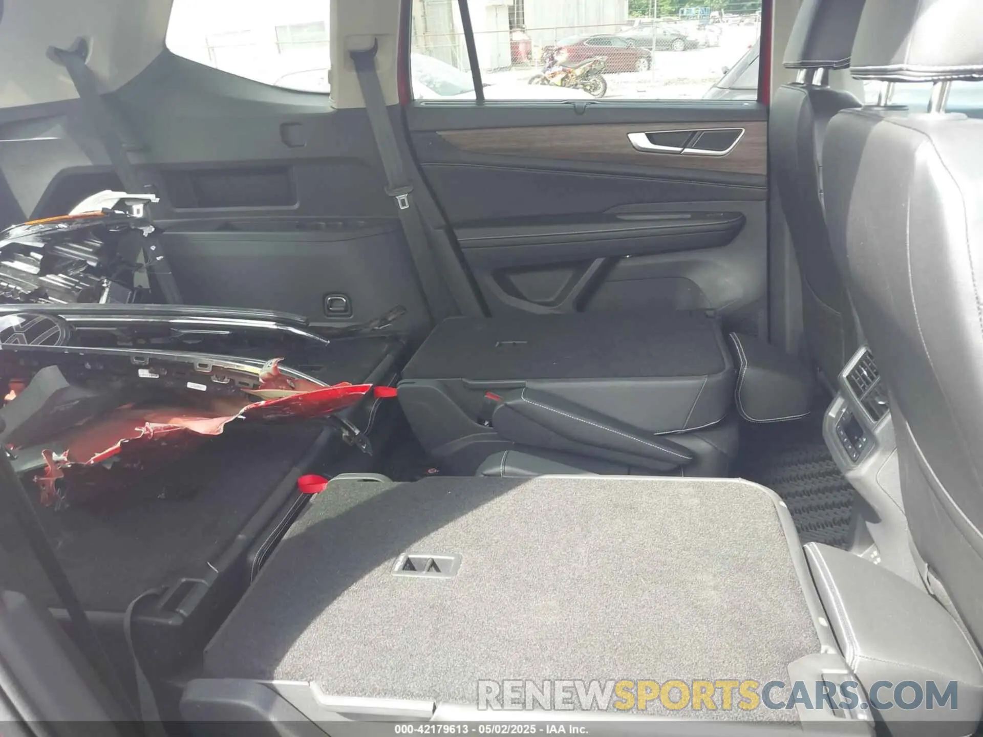8 Photograph of a damaged car 1V2BR2CA5RC552649 VOLKSWAGEN ATLAS 2024