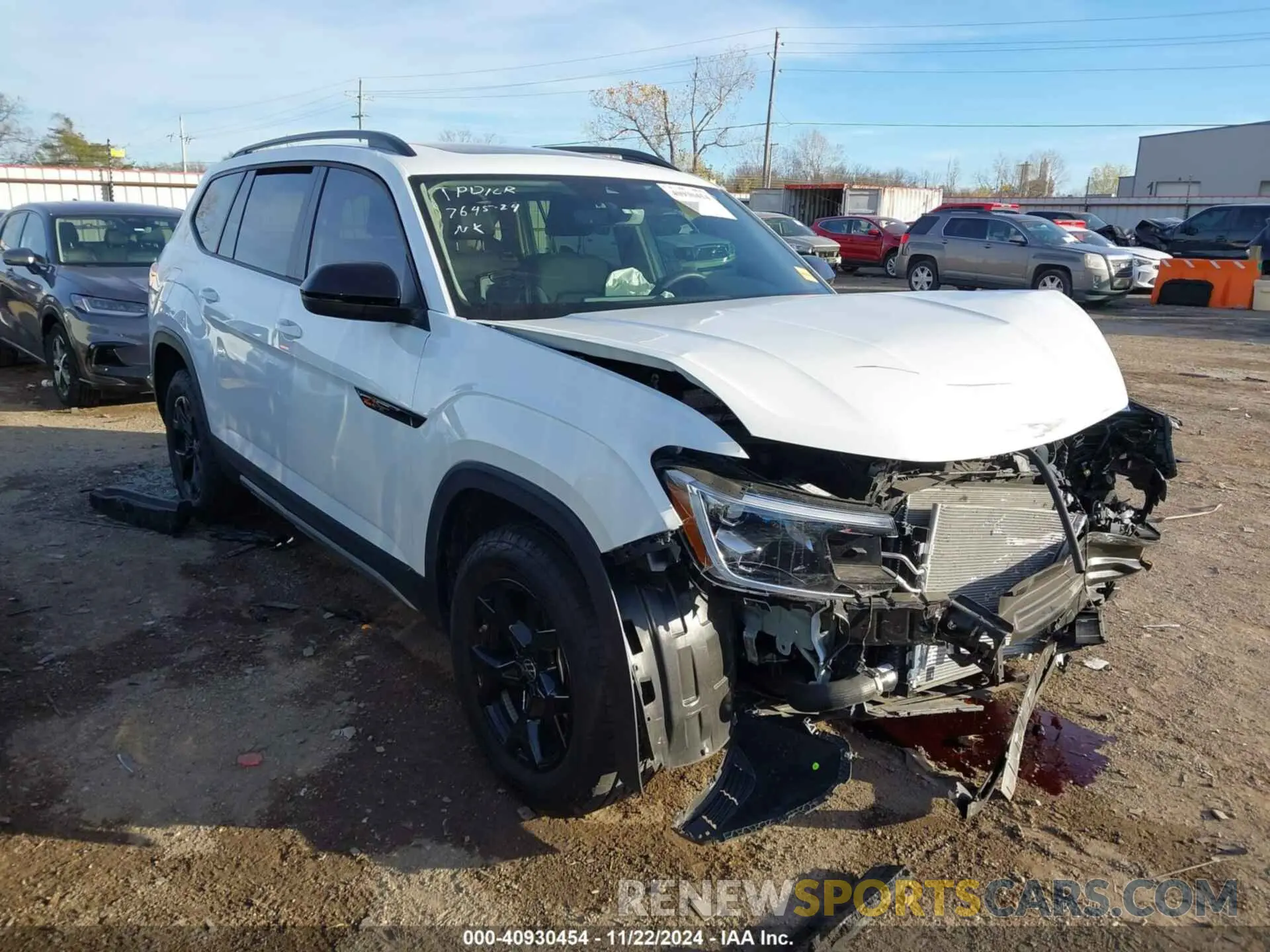 1 Photograph of a damaged car 1V2CR2CA0RC601261 VOLKSWAGEN ATLAS 2024