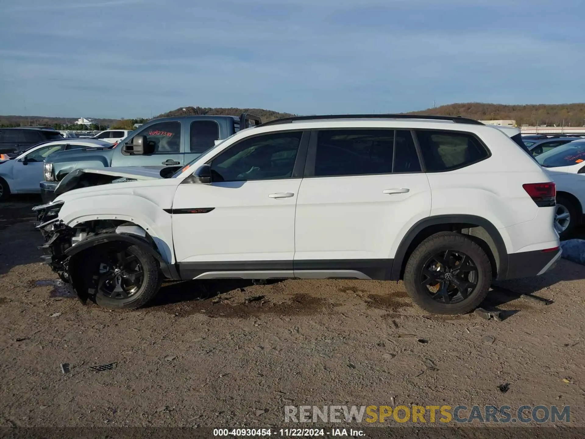 14 Photograph of a damaged car 1V2CR2CA0RC601261 VOLKSWAGEN ATLAS 2024