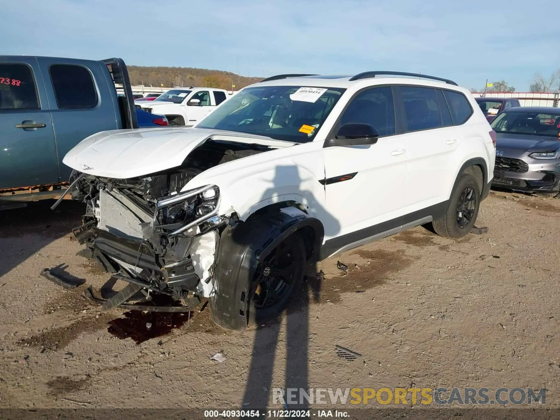 2 Photograph of a damaged car 1V2CR2CA0RC601261 VOLKSWAGEN ATLAS 2024