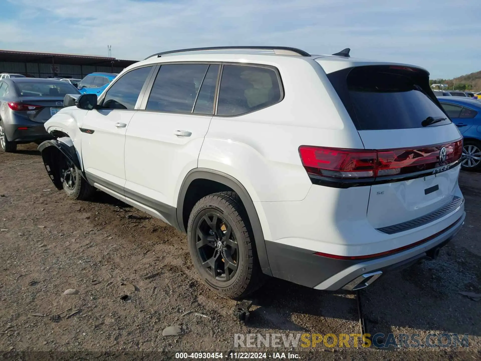 3 Photograph of a damaged car 1V2CR2CA0RC601261 VOLKSWAGEN ATLAS 2024