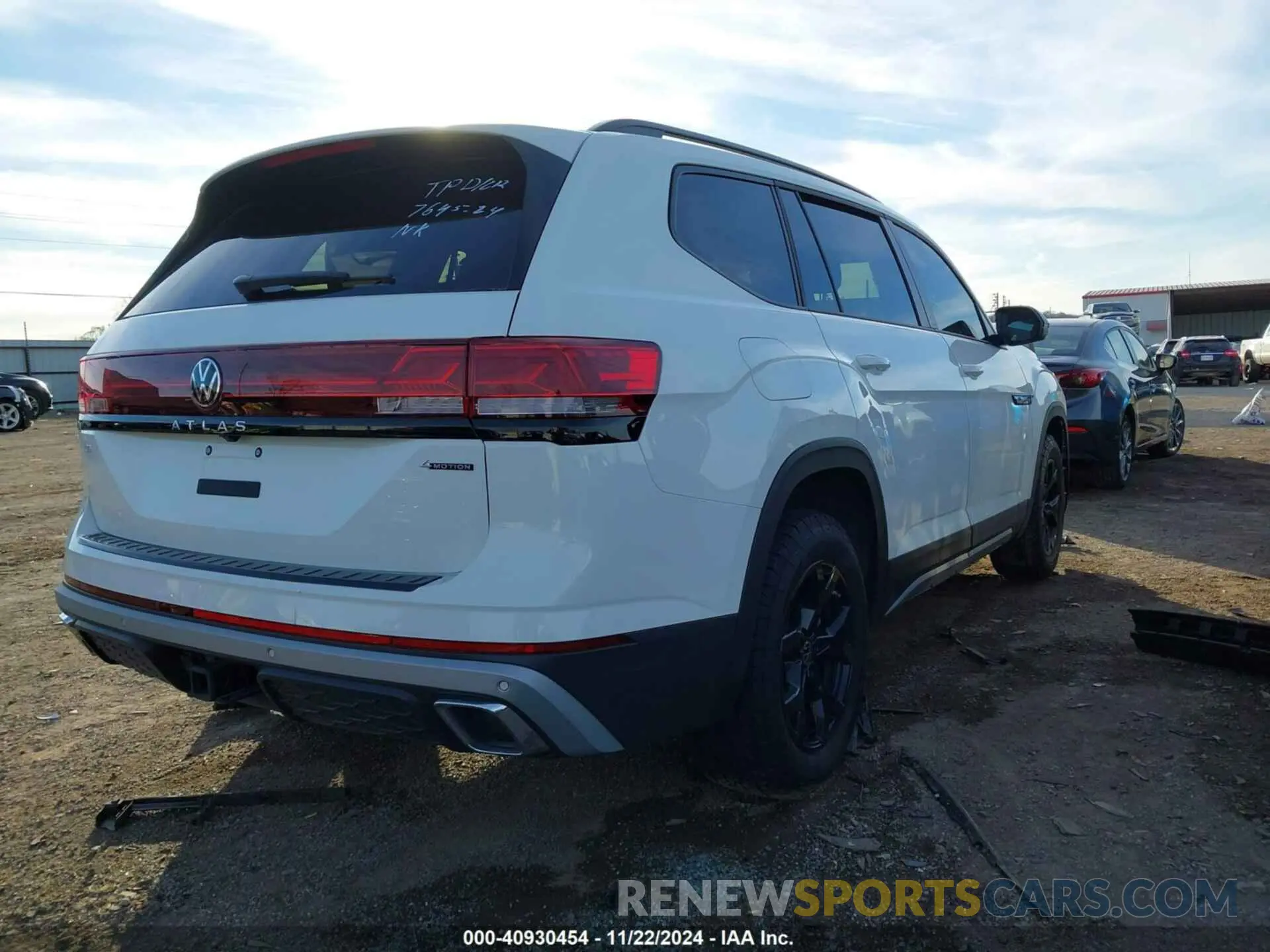 4 Photograph of a damaged car 1V2CR2CA0RC601261 VOLKSWAGEN ATLAS 2024