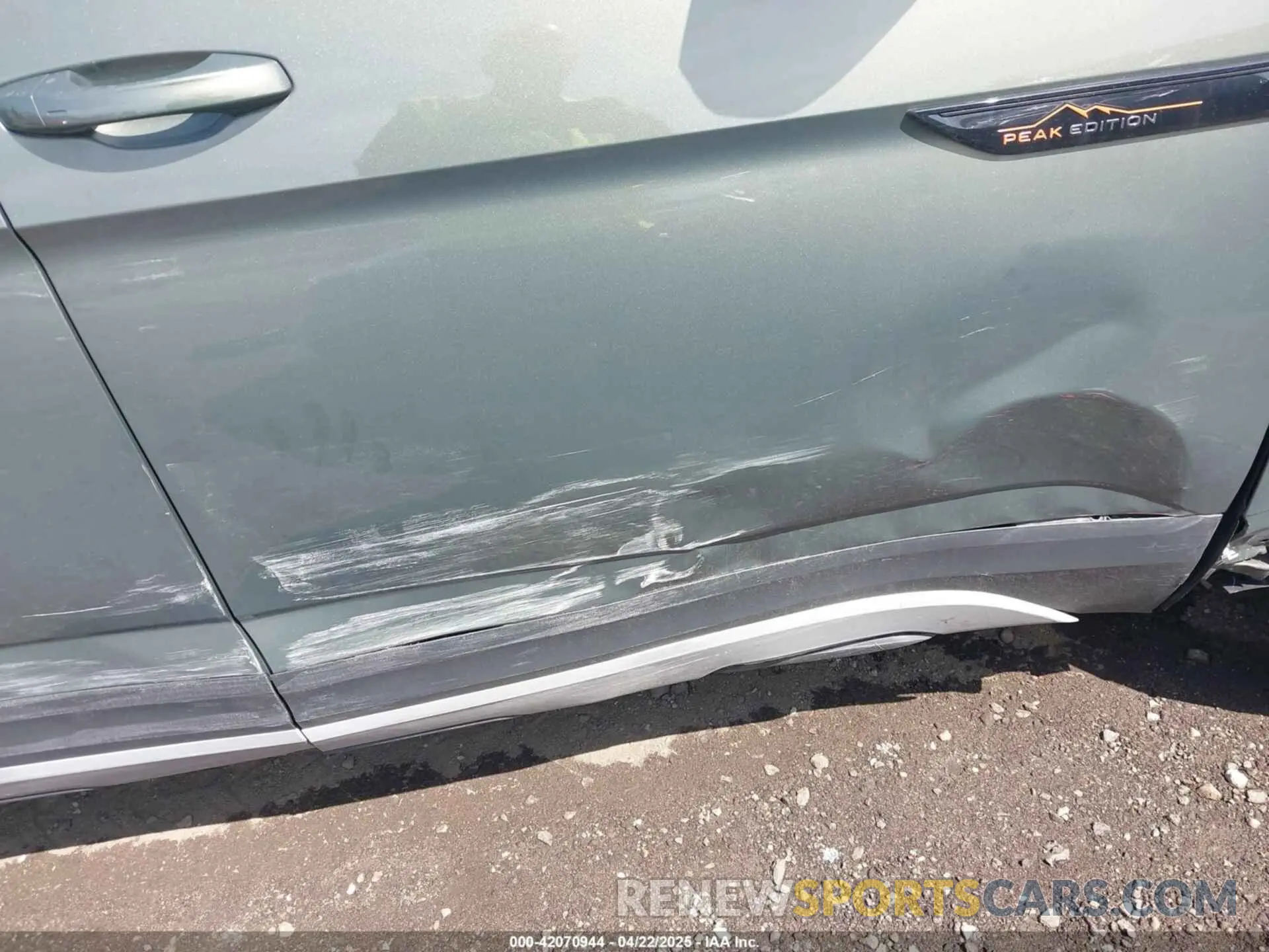 19 Photograph of a damaged car 1V2CR2CA4RC594170 VOLKSWAGEN ATLAS 2024