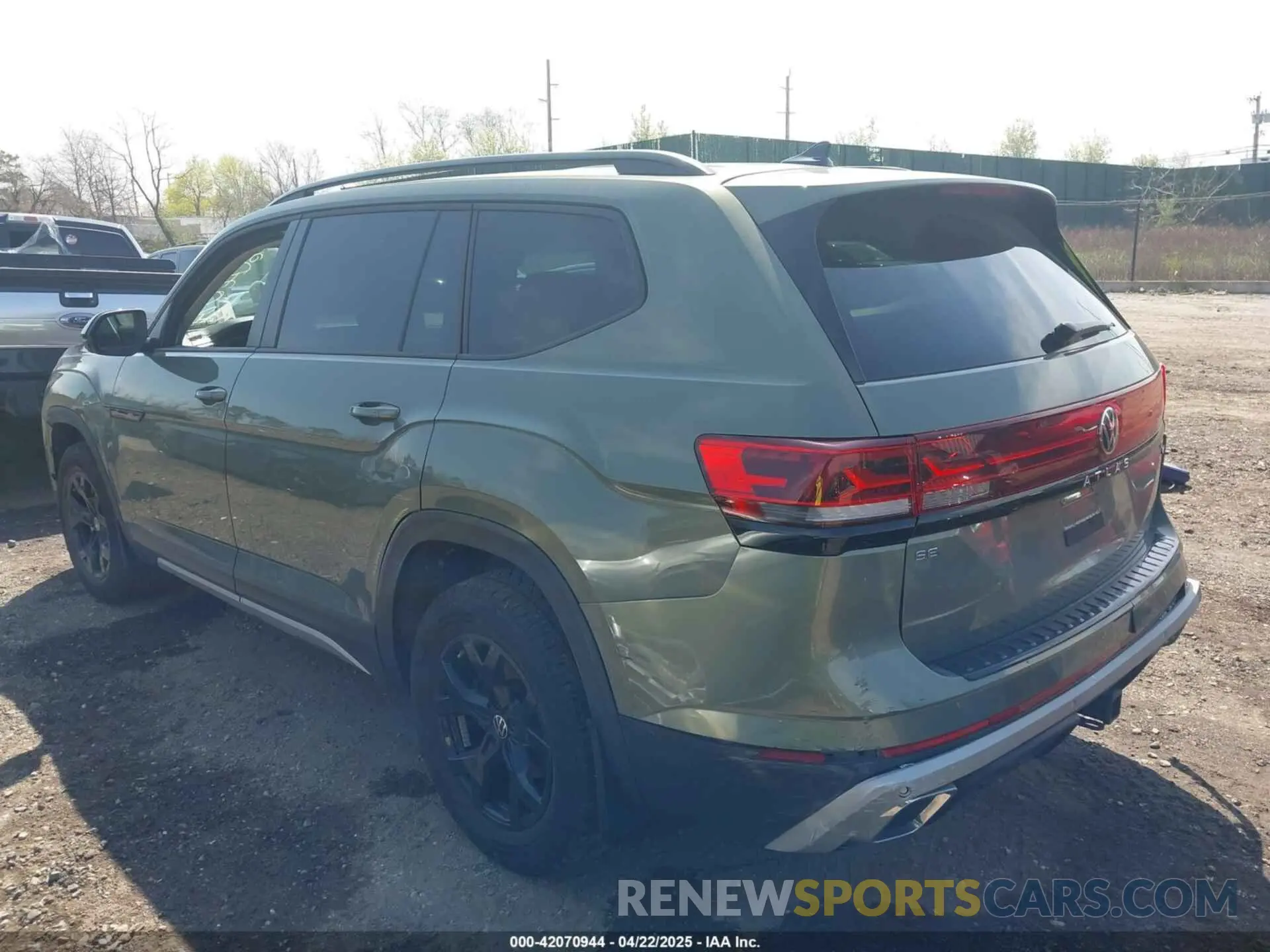 3 Photograph of a damaged car 1V2CR2CA4RC594170 VOLKSWAGEN ATLAS 2024