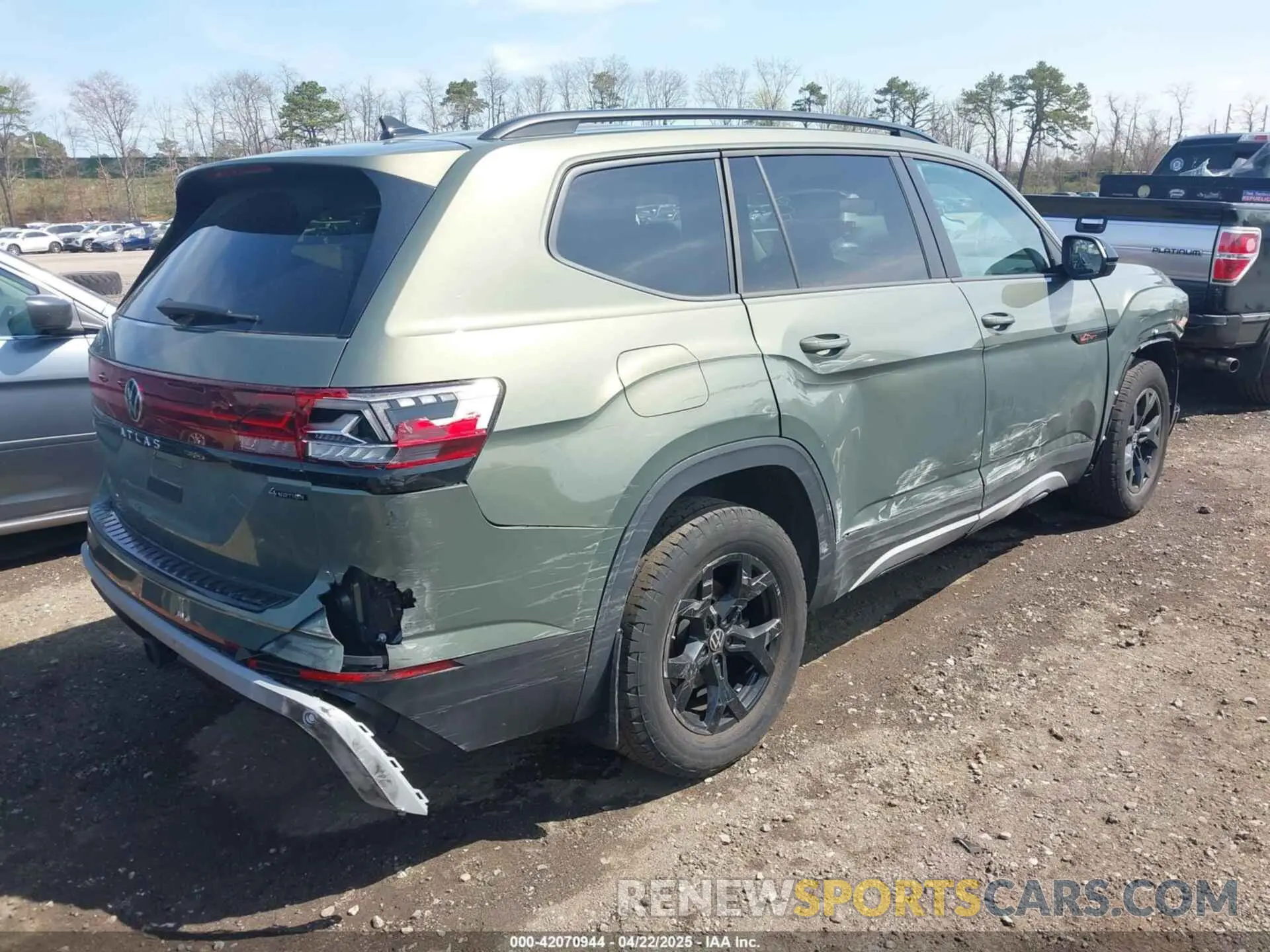 4 Photograph of a damaged car 1V2CR2CA4RC594170 VOLKSWAGEN ATLAS 2024