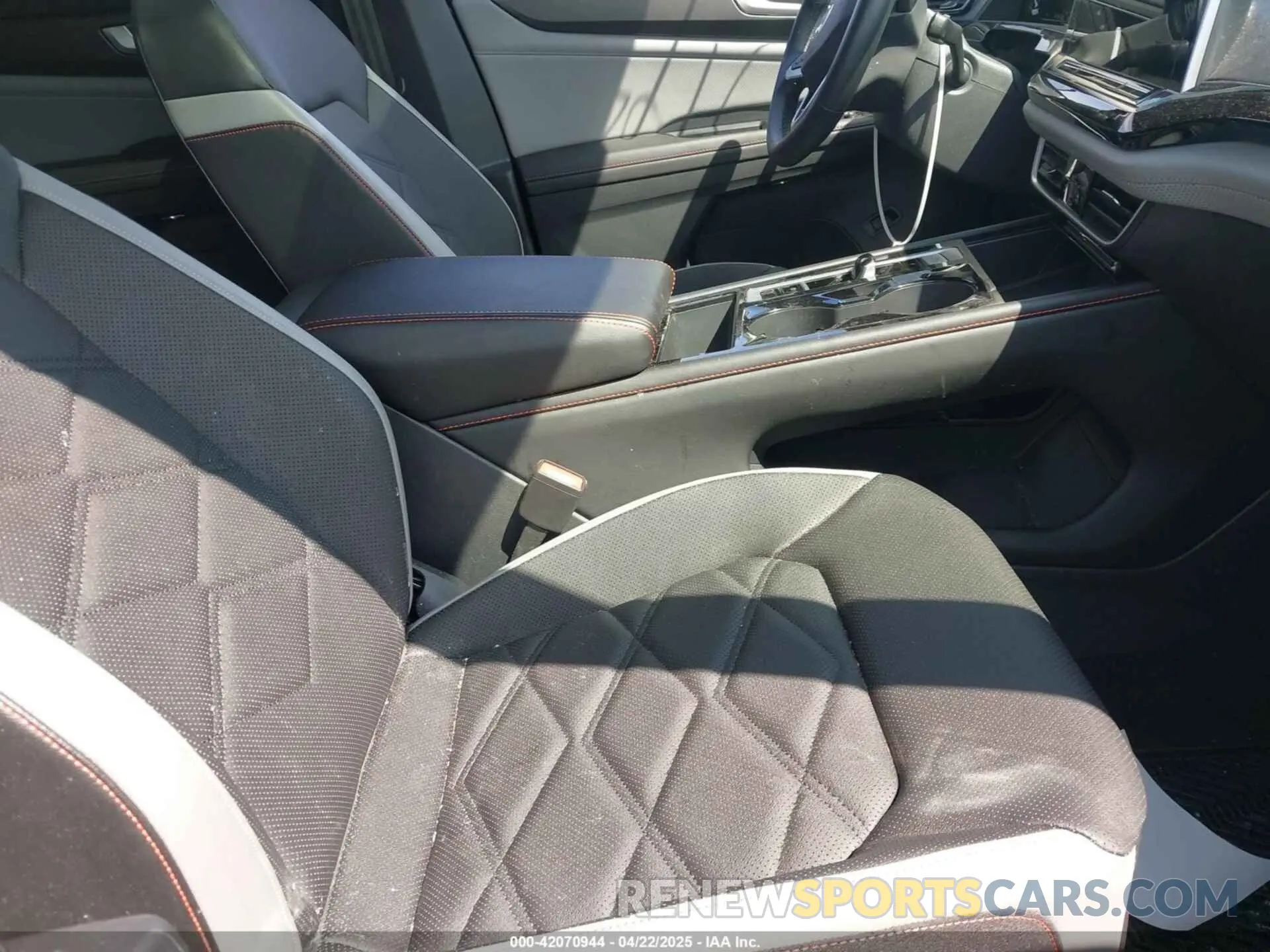 5 Photograph of a damaged car 1V2CR2CA4RC594170 VOLKSWAGEN ATLAS 2024