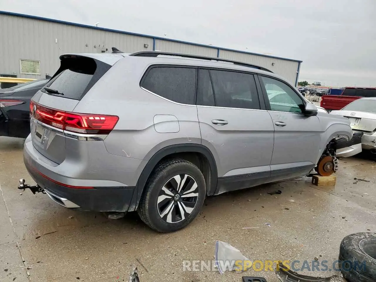 3 Photograph of a damaged car 1V2DR2CA1RC527966 VOLKSWAGEN ATLAS 2024