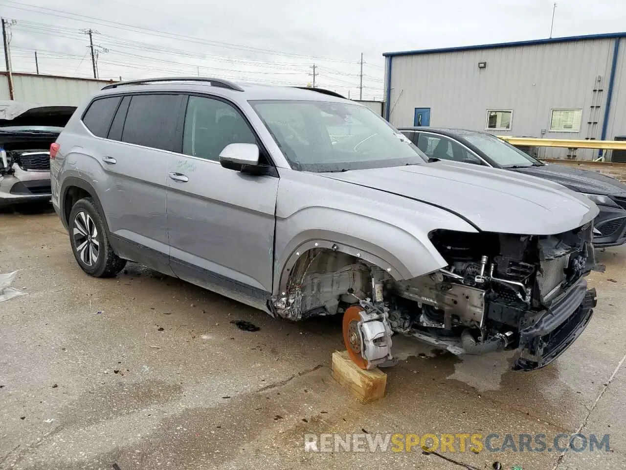 4 Photograph of a damaged car 1V2DR2CA1RC527966 VOLKSWAGEN ATLAS 2024