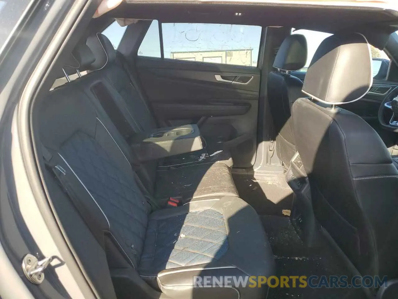 11 Photograph of a damaged car 1V2FE2CA4RC251030 VOLKSWAGEN ATLAS 2024
