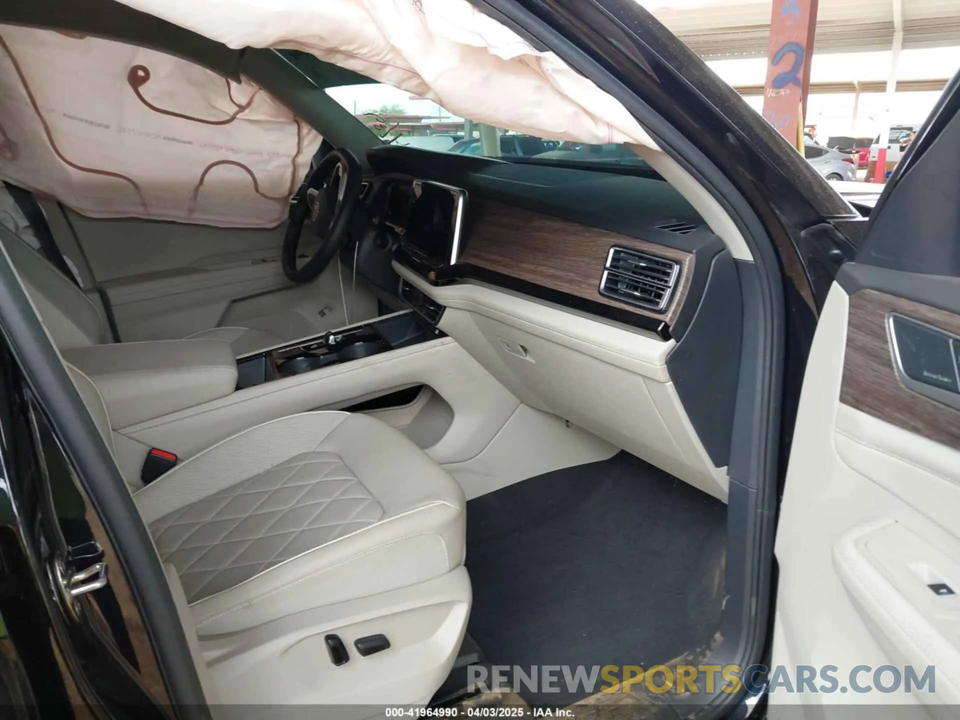 5 Photograph of a damaged car 1V2FR2CA1RC514031 VOLKSWAGEN ATLAS 2024