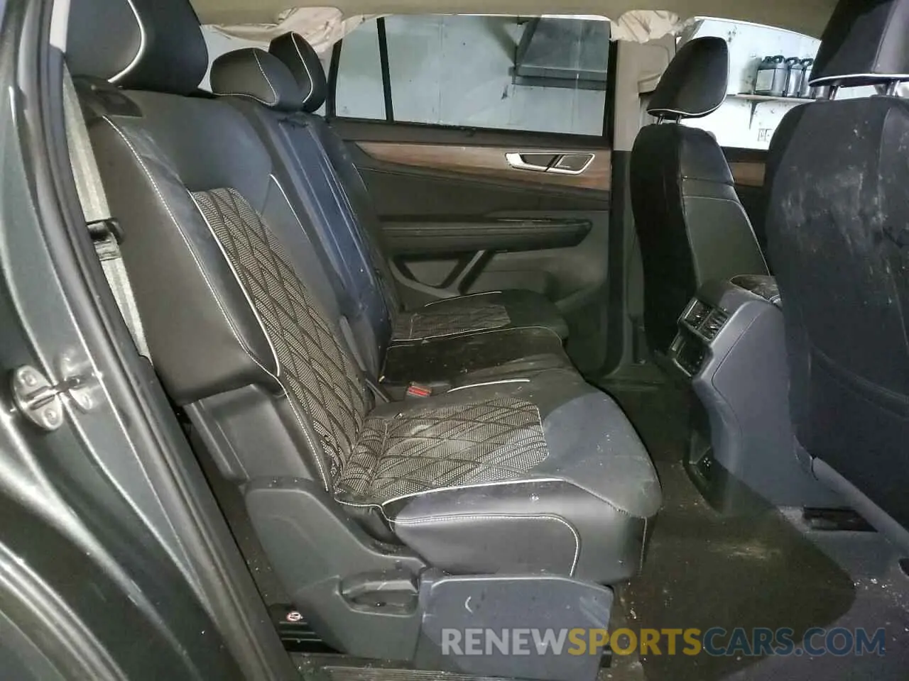 11 Photograph of a damaged car 1V2FR2CA2RC604658 VOLKSWAGEN ATLAS 2024