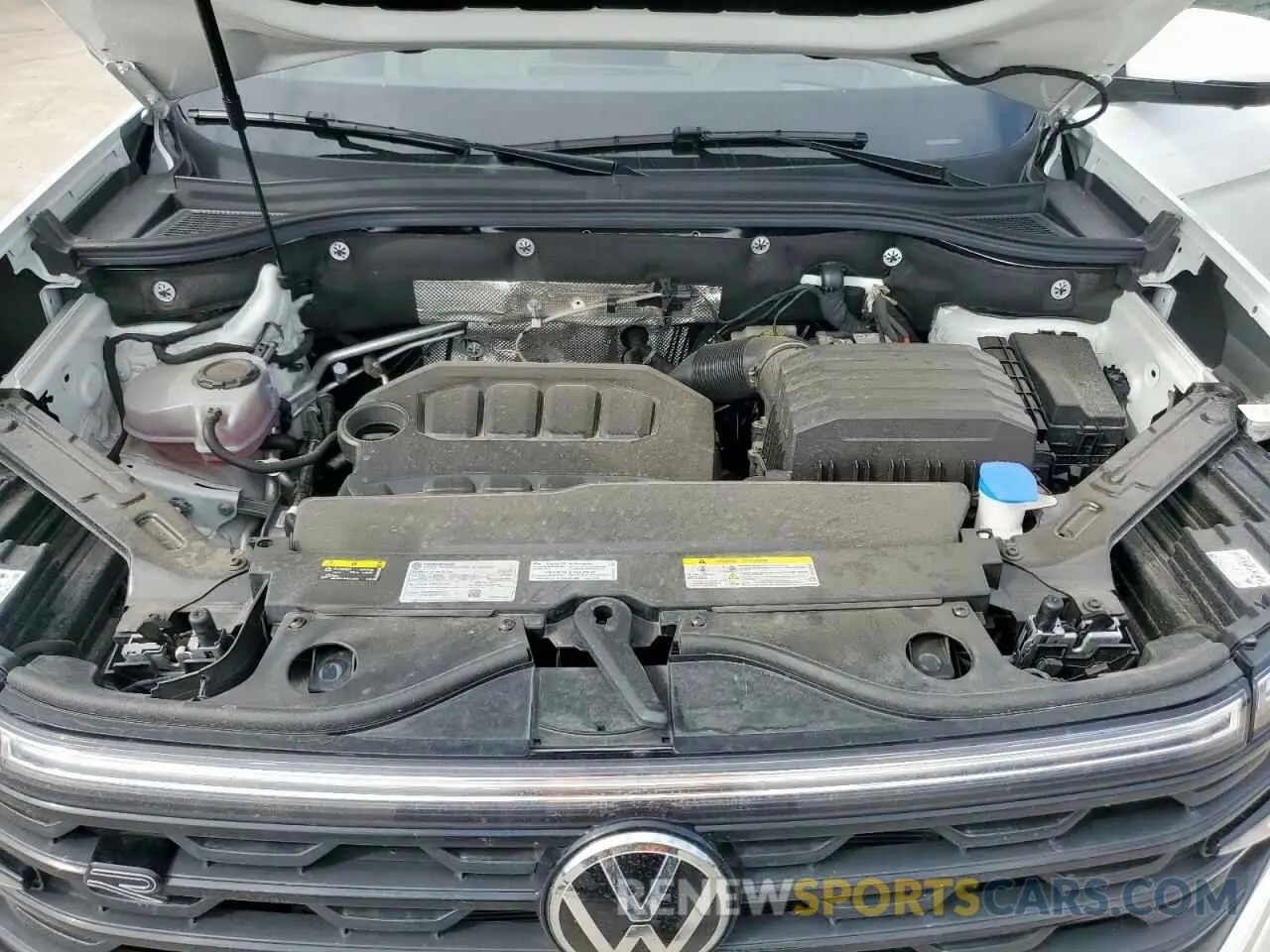 11 Photograph of a damaged car 1V2FR2CA3RC574070 VOLKSWAGEN ATLAS 2024