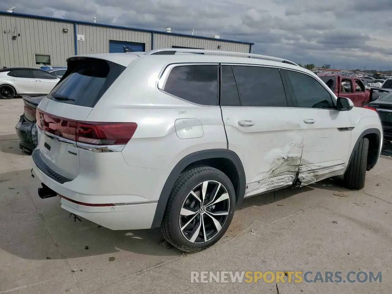3 Photograph of a damaged car 1V2FR2CA3RC574070 VOLKSWAGEN ATLAS 2024