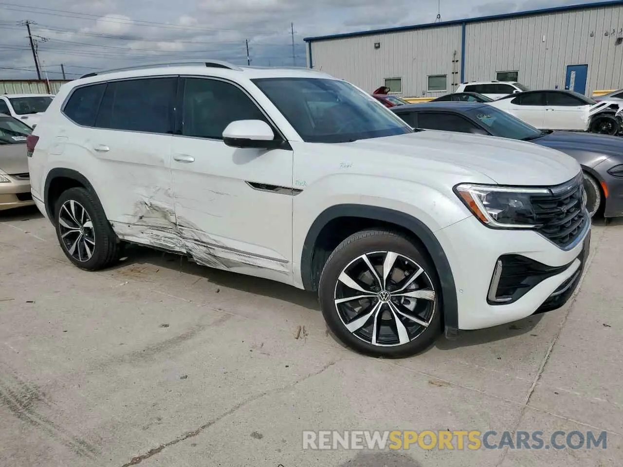 4 Photograph of a damaged car 1V2FR2CA3RC574070 VOLKSWAGEN ATLAS 2024