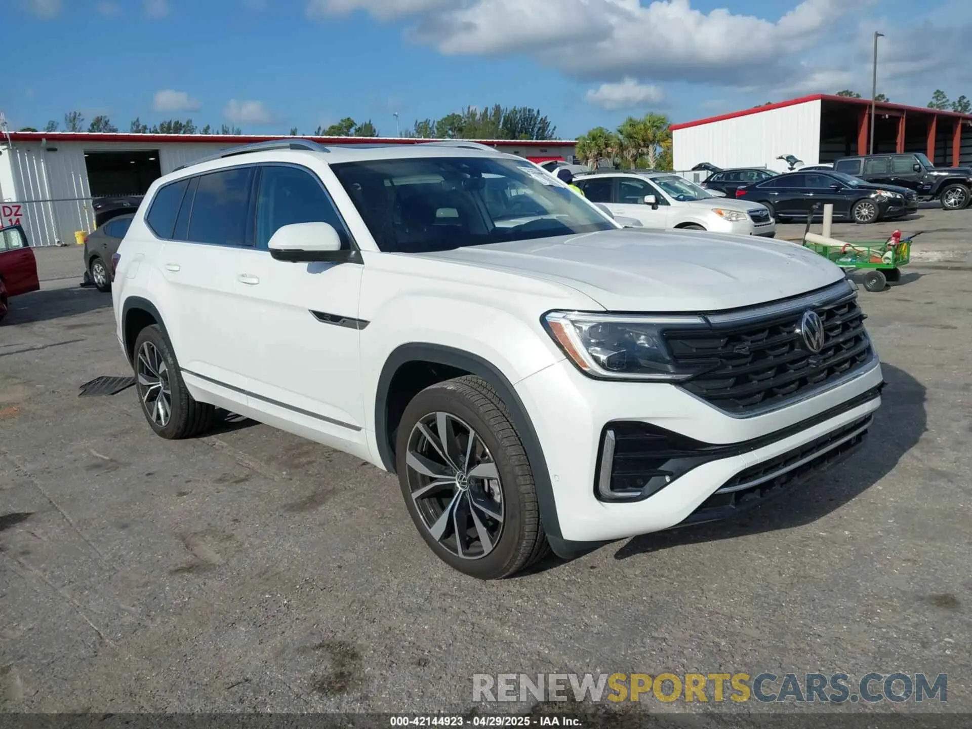 1 Photograph of a damaged car 1V2FR2CA4RC573042 VOLKSWAGEN ATLAS 2024
