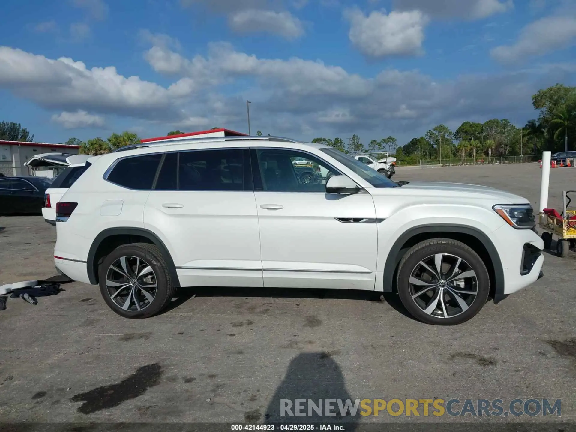 13 Photograph of a damaged car 1V2FR2CA4RC573042 VOLKSWAGEN ATLAS 2024