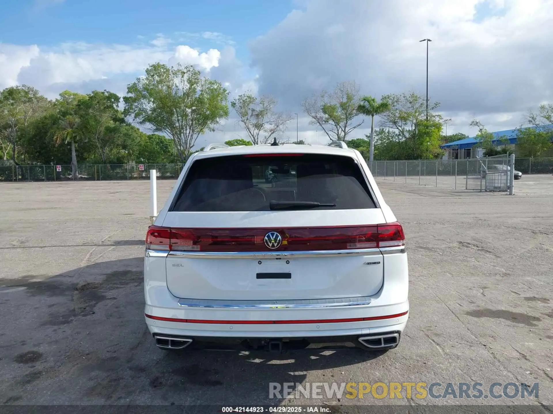 16 Photograph of a damaged car 1V2FR2CA4RC573042 VOLKSWAGEN ATLAS 2024