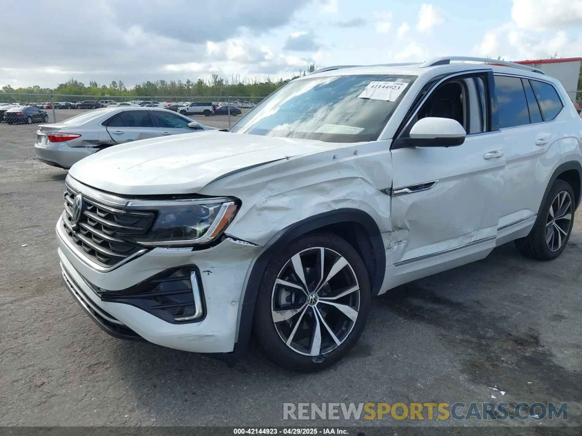 6 Photograph of a damaged car 1V2FR2CA4RC573042 VOLKSWAGEN ATLAS 2024