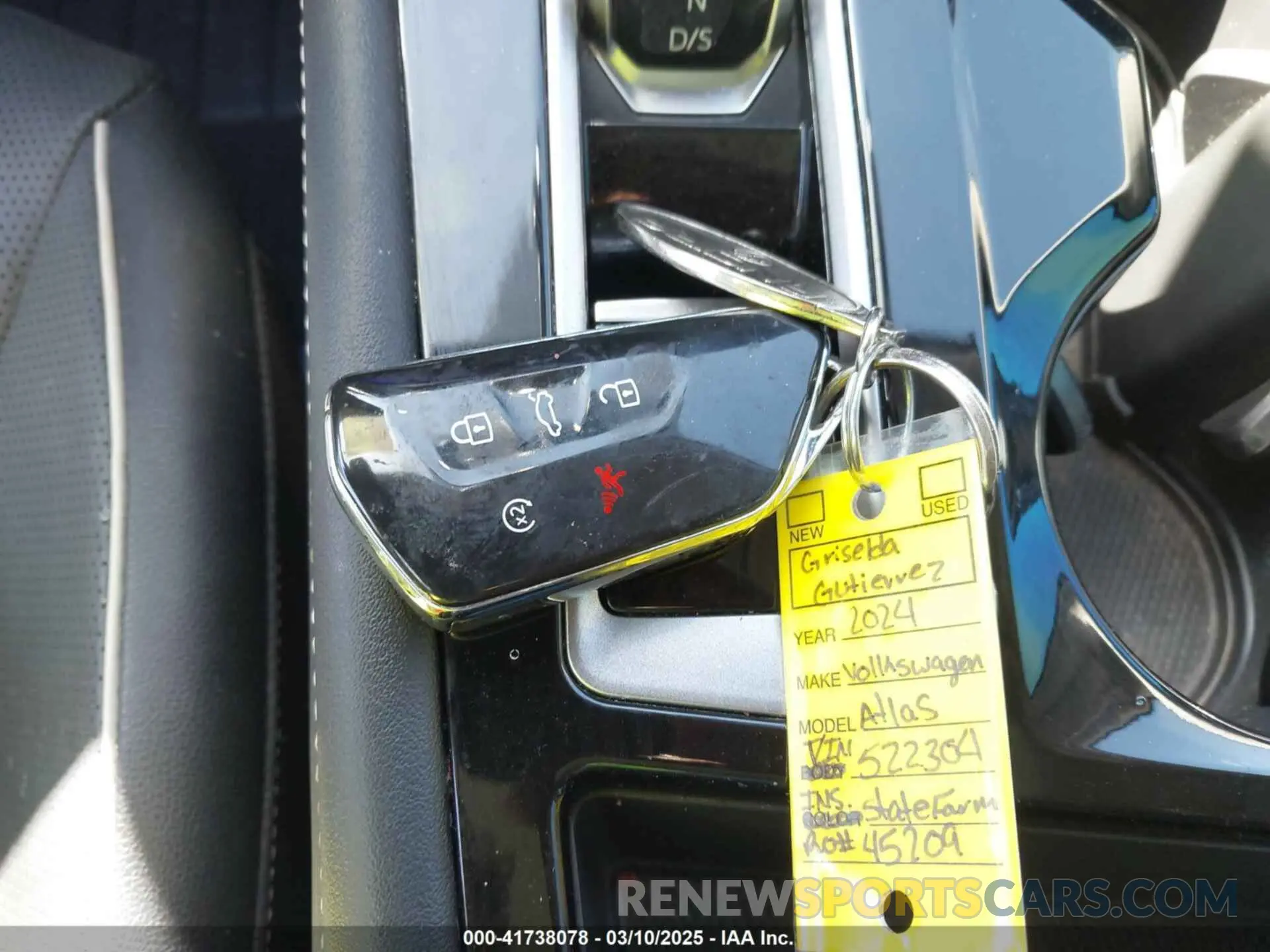 11 Photograph of a damaged car 1V2FR2CA6RC522304 VOLKSWAGEN ATLAS 2024