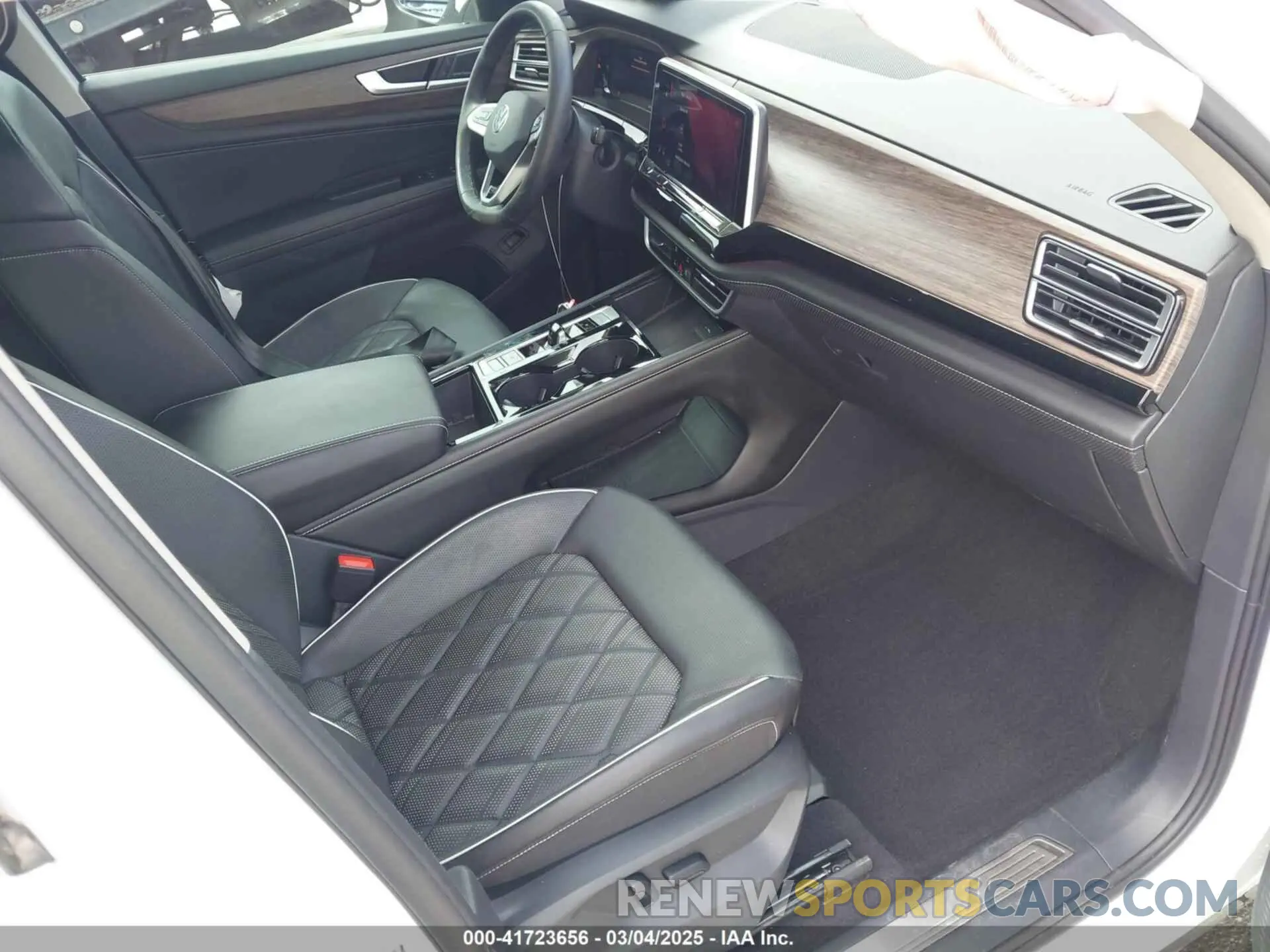 5 Photograph of a damaged car 1V2FR2CA6RC547798 VOLKSWAGEN ATLAS 2024