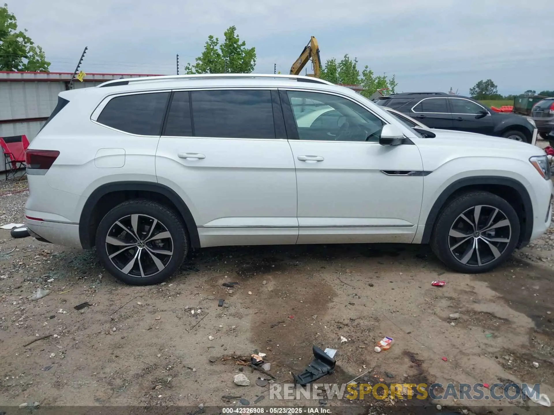 13 Photograph of a damaged car 1V2FR2CA7RC598307 VOLKSWAGEN ATLAS 2024